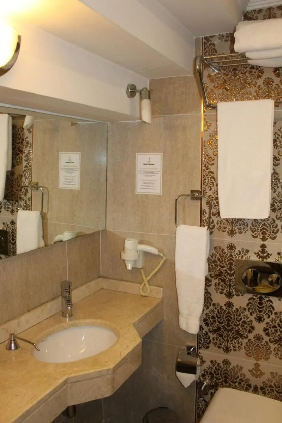 Bathroom in Hotel Coliseum