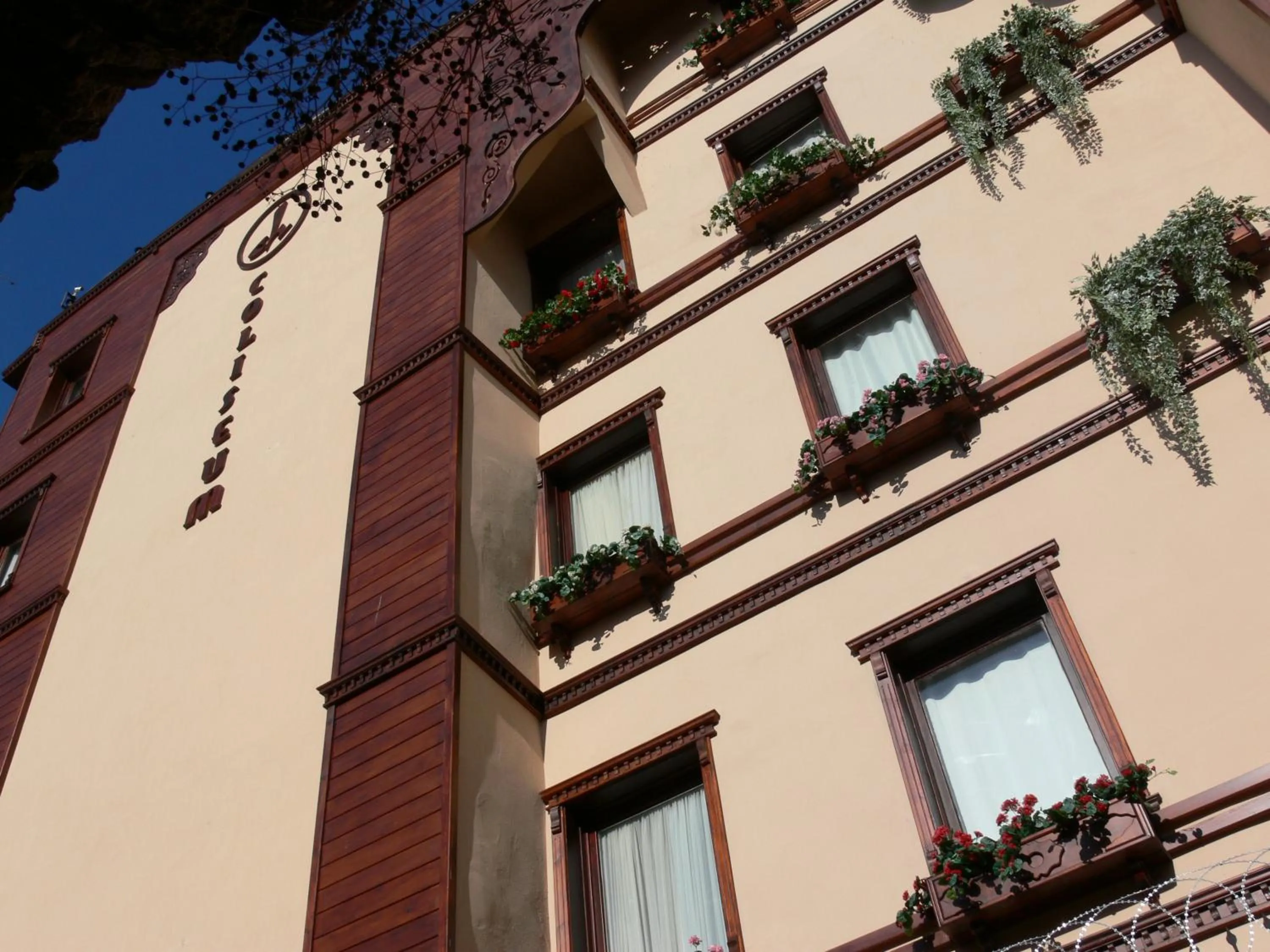 Property building in Hotel Coliseum