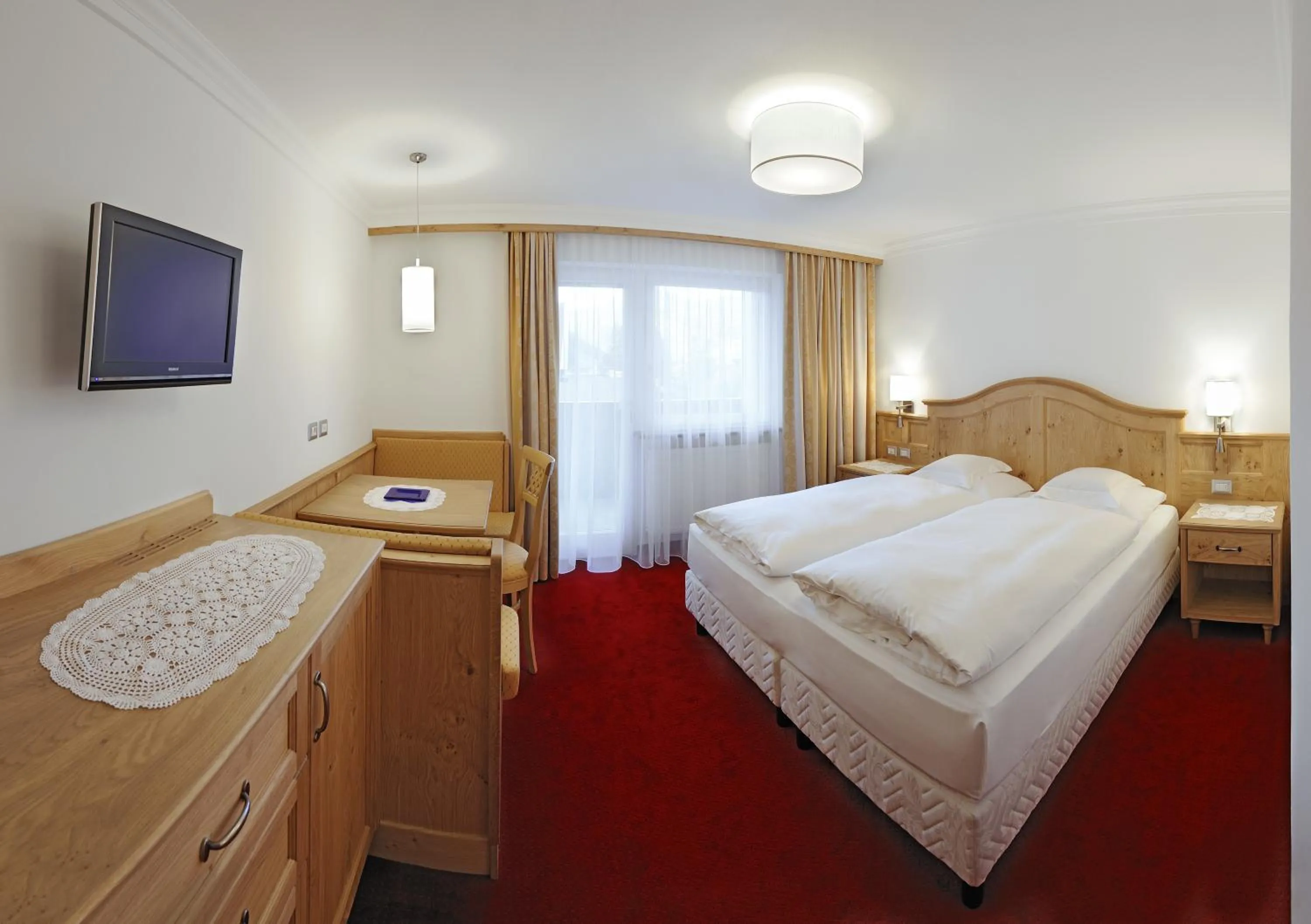 Photo of the whole room, Bed in Hotel Ingram