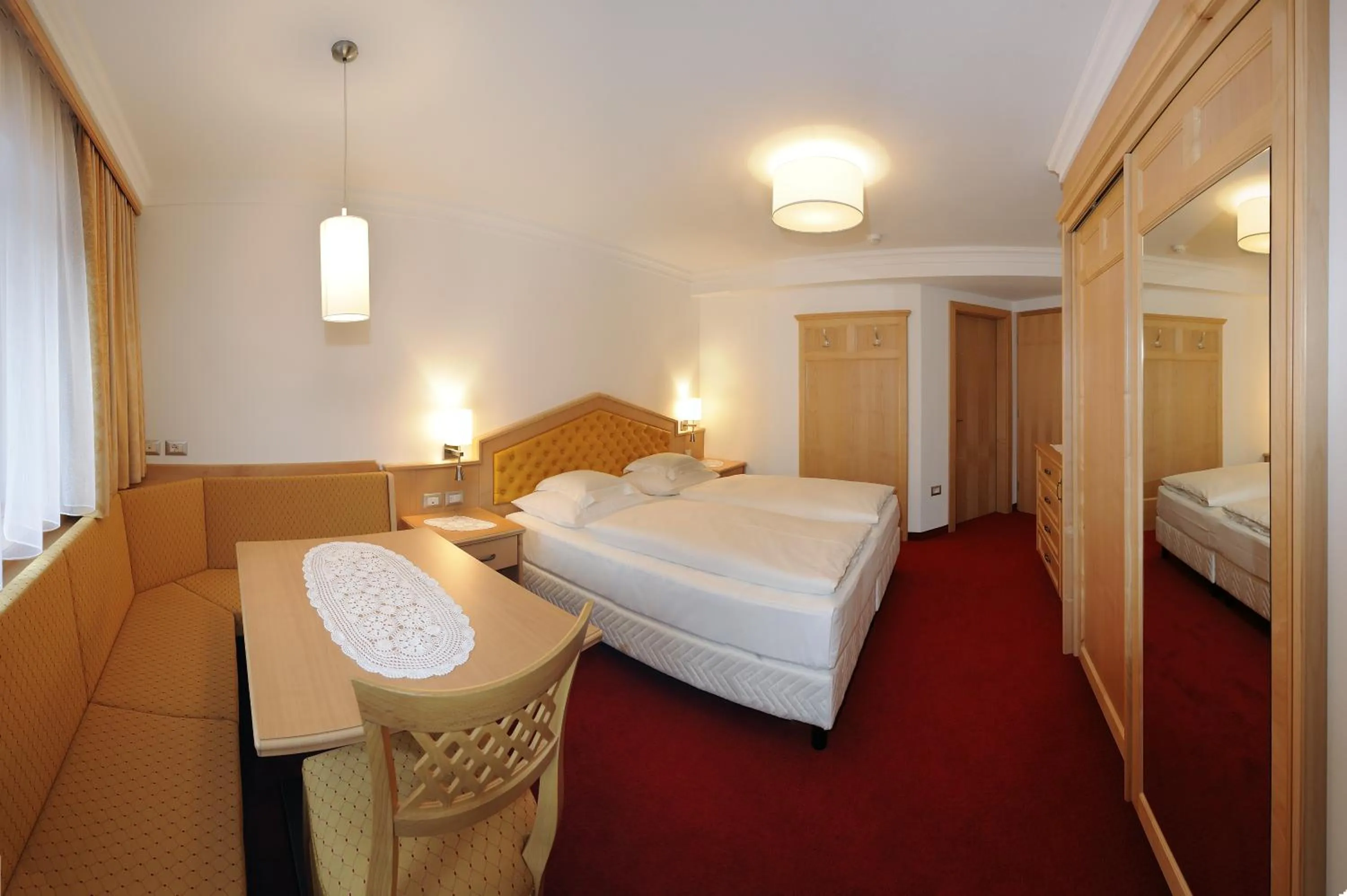 Photo of the whole room, Bed in Hotel Ingram