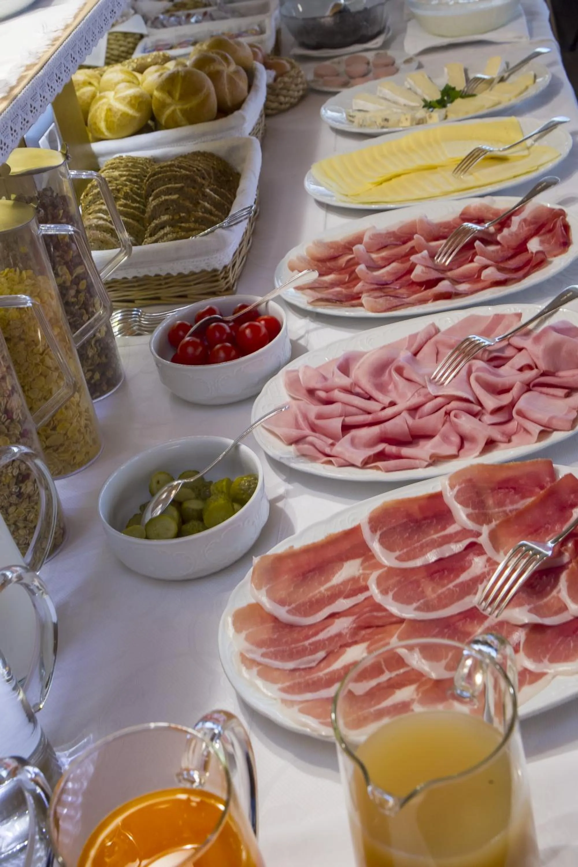 Buffet breakfast in Hotel Ingram