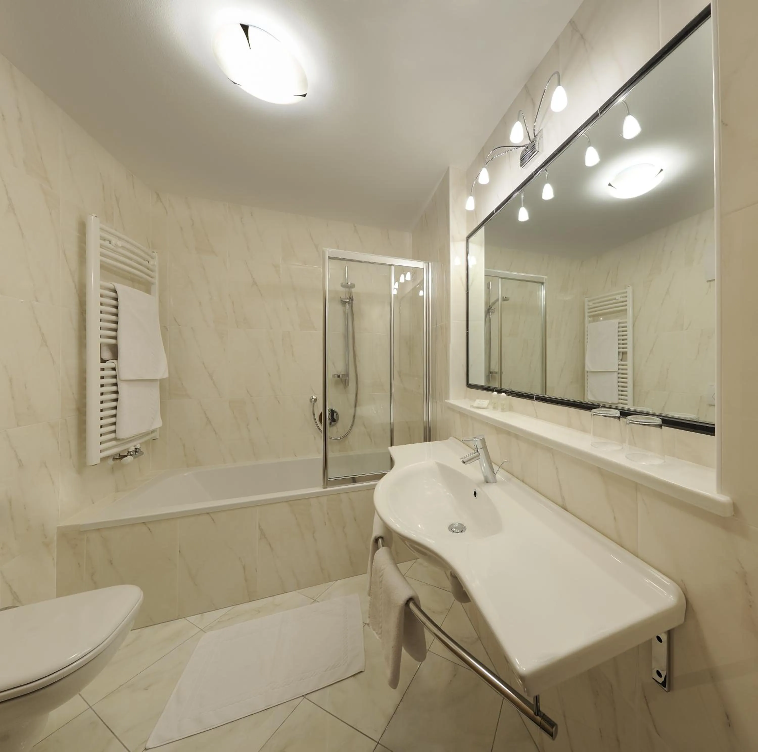 Bathroom in Hotel Ingram