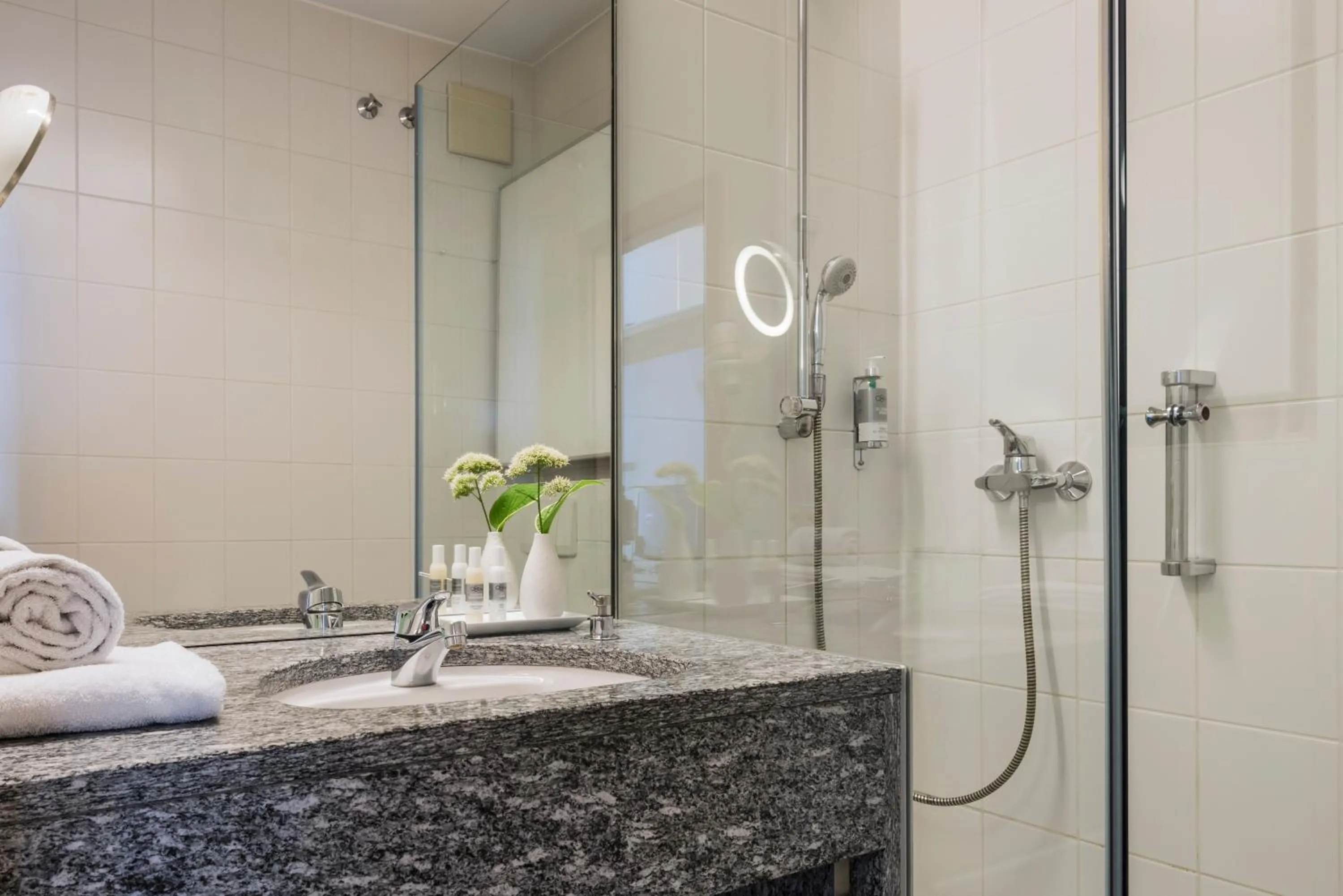 Photo of the whole room in SEEhotel Friedrichshafen