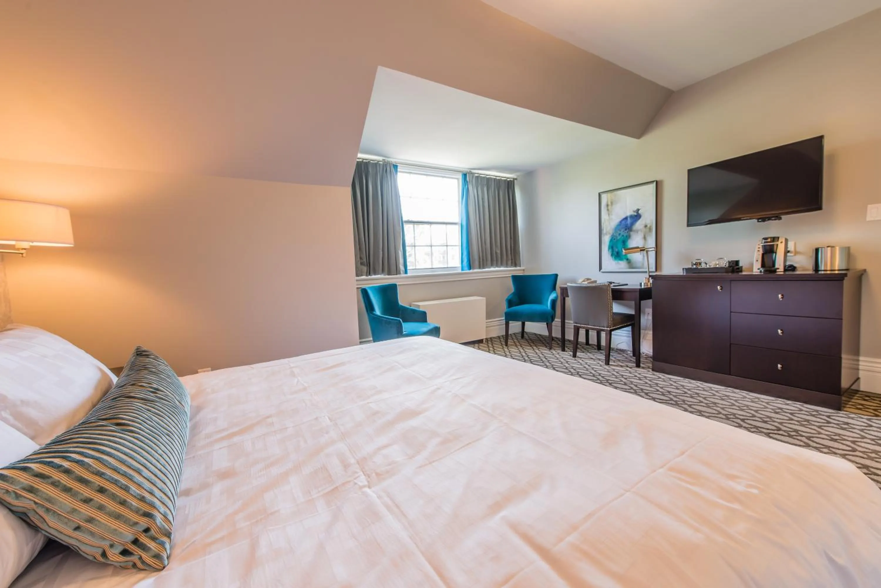 Bedroom, Bed in Idlewyld Inn & Spa