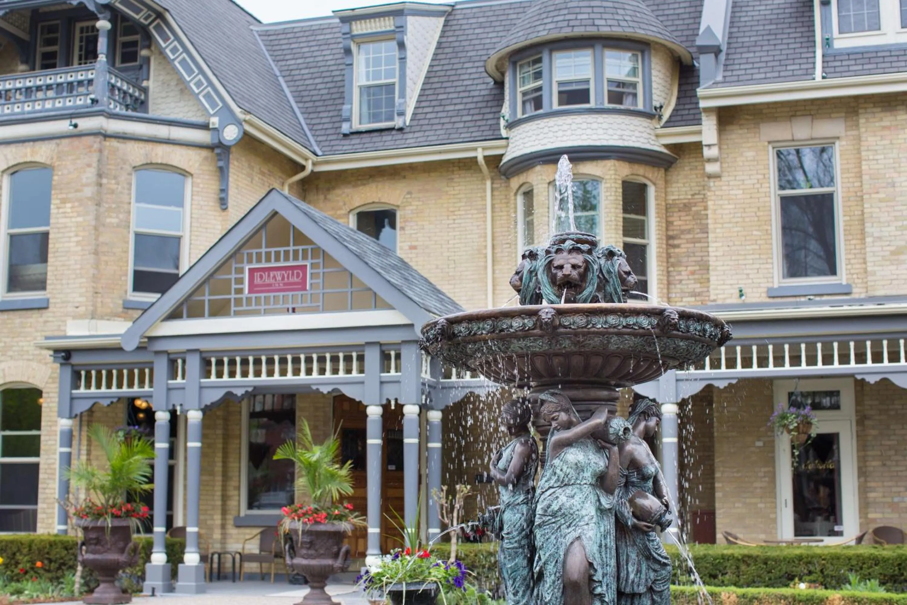 Property building in Idlewyld Inn & Spa