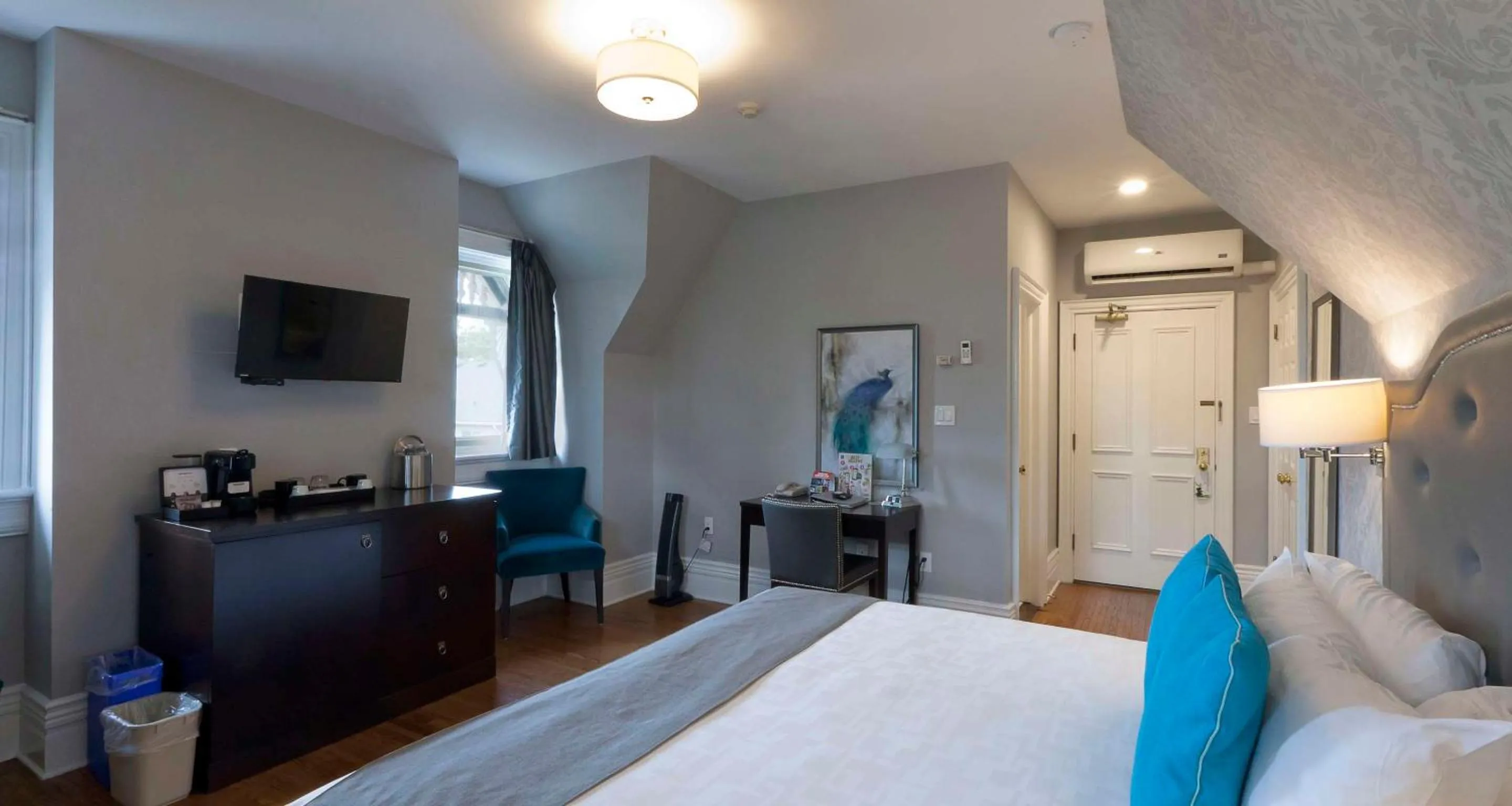 Bedroom, Bed in Idlewyld Inn & Spa