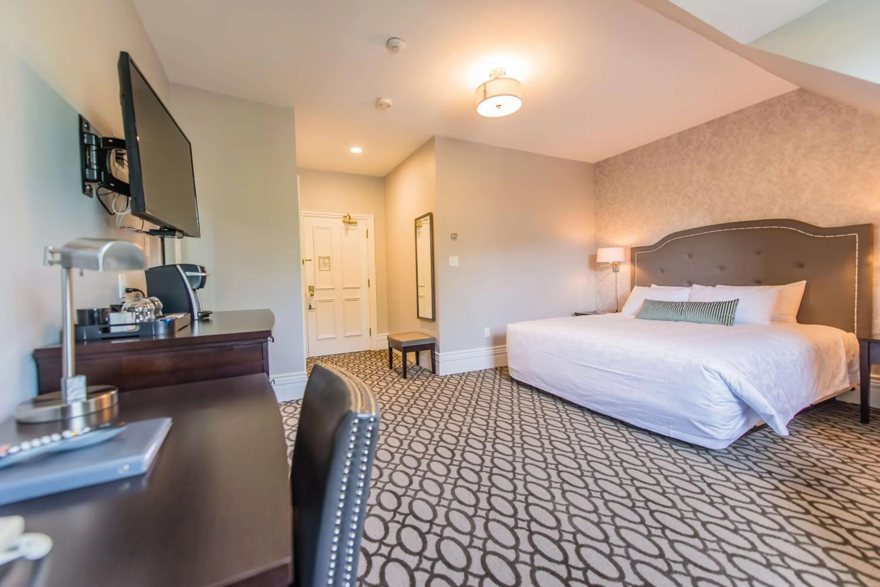 Bedroom, Bed in Idlewyld Inn & Spa