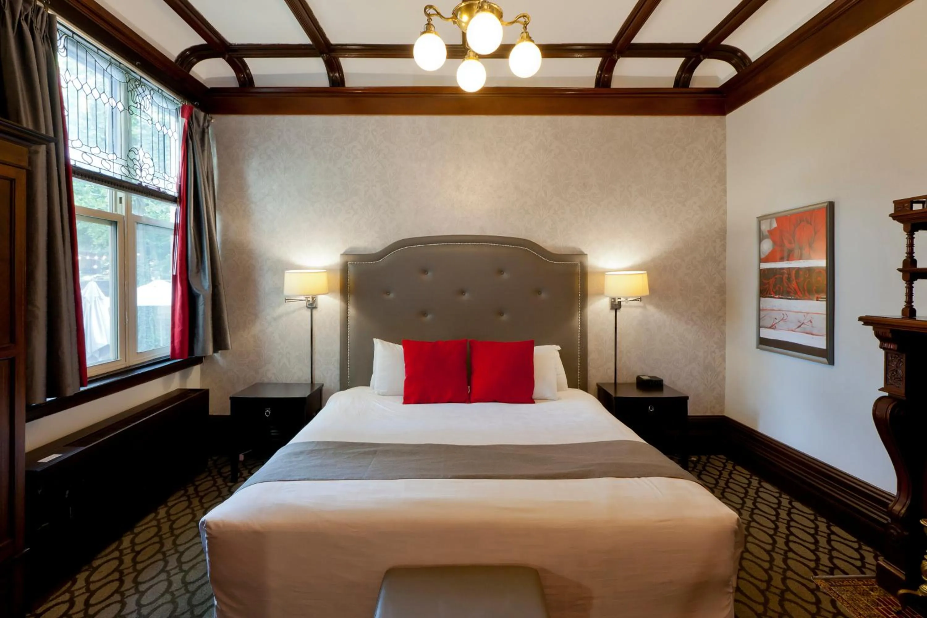 Bedroom, Bed in Idlewyld Inn & Spa