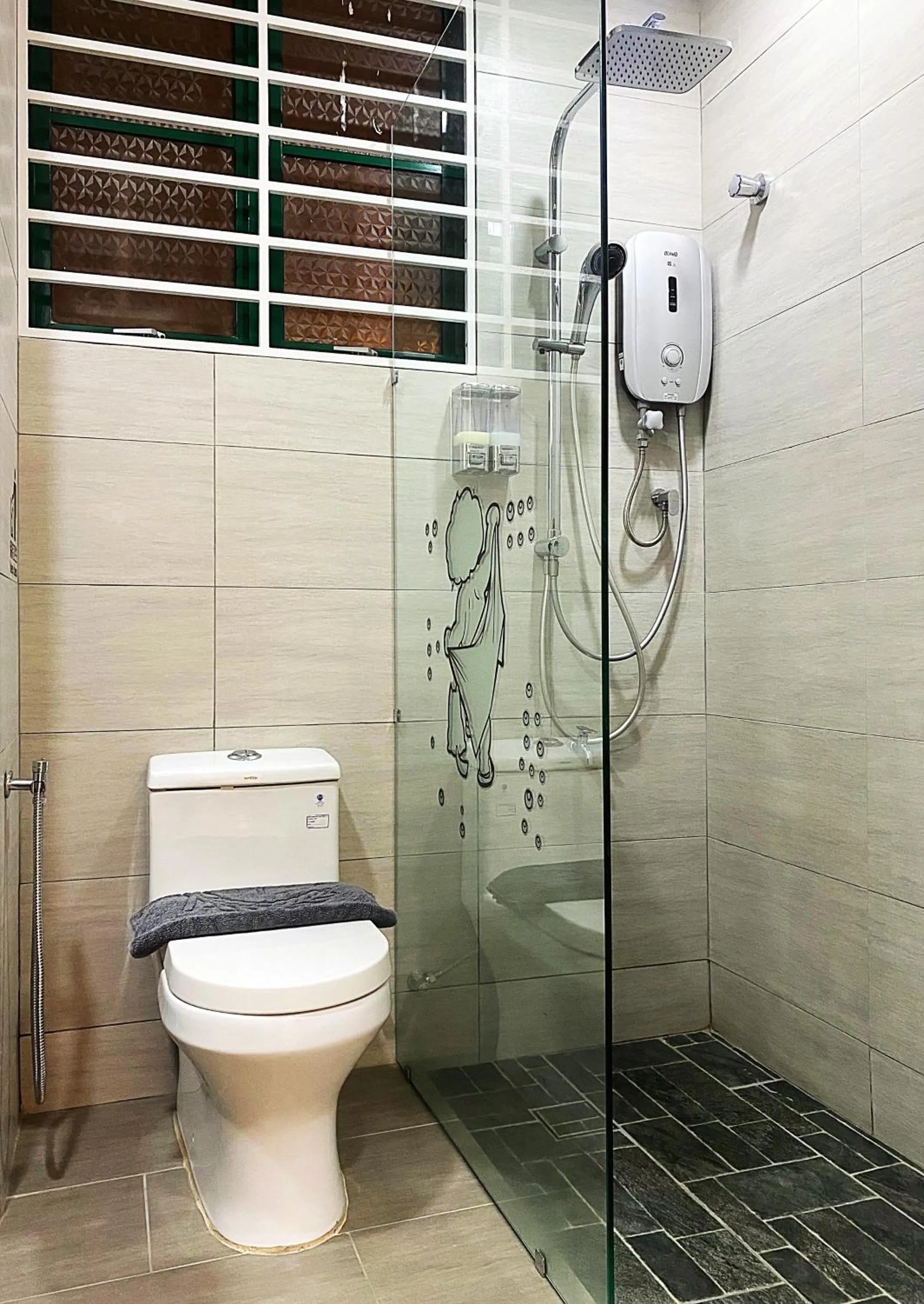 Shower in Amadel Residence 爱媄德民宿 13
