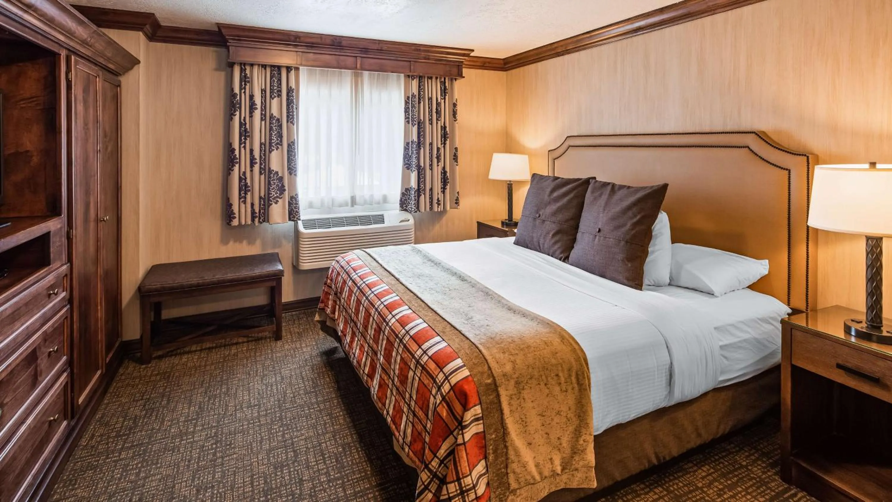 Photo of the whole room, Bed in Best Western Plus Flathead Lake Inn and Suites