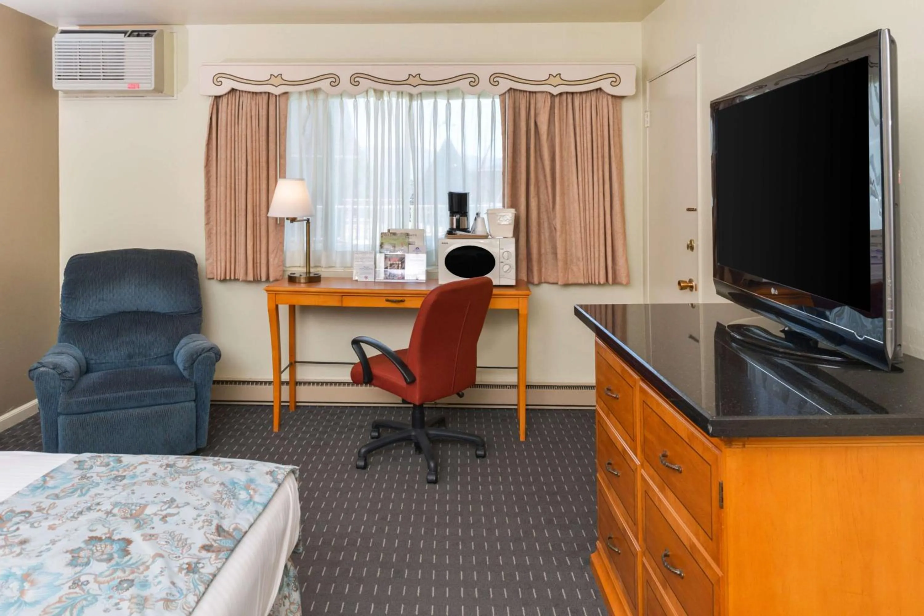 Svendsgaard's Lodge- Americas Best Value Inn & Suites