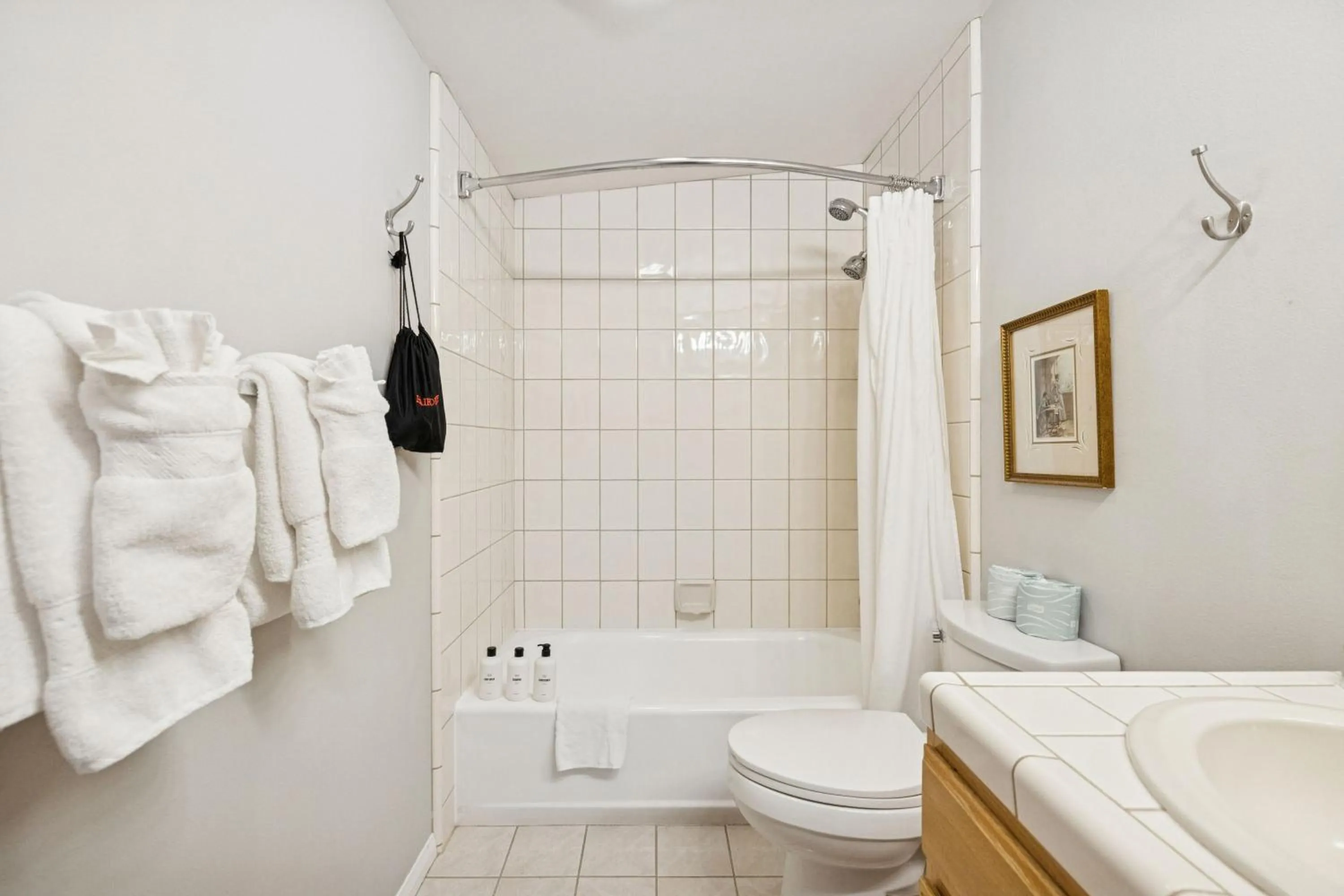 Shower in Mirabelle Inn