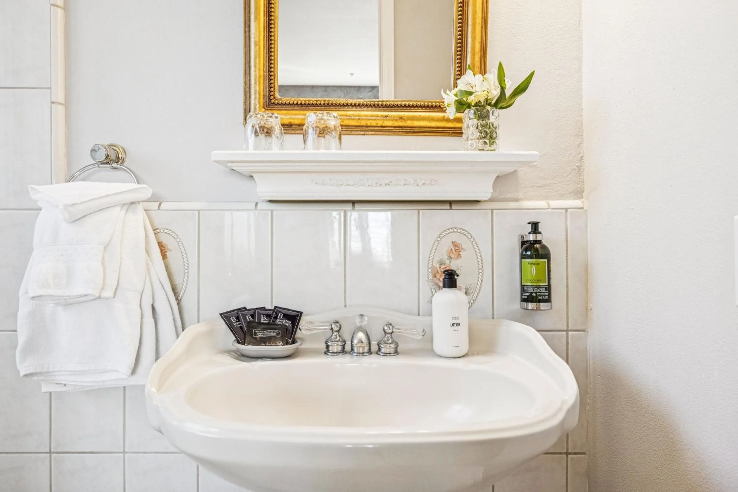 Bathroom in Mirabelle Inn
