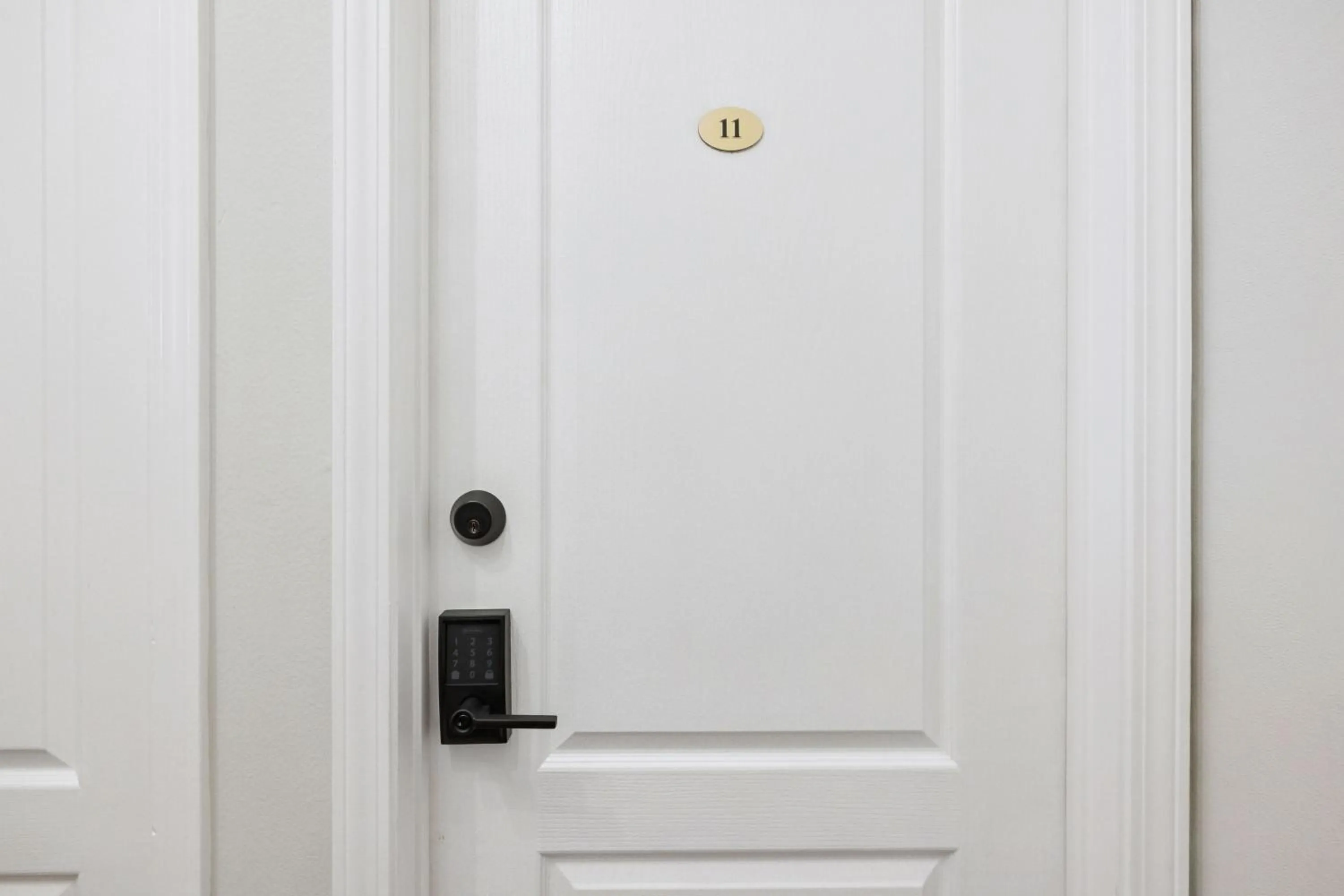 Facade/entrance in Mirabelle Inn