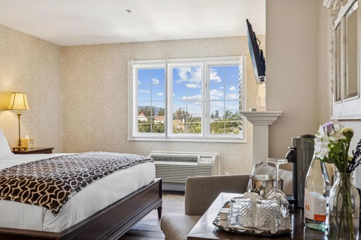 Other, Bed in Mirabelle Inn