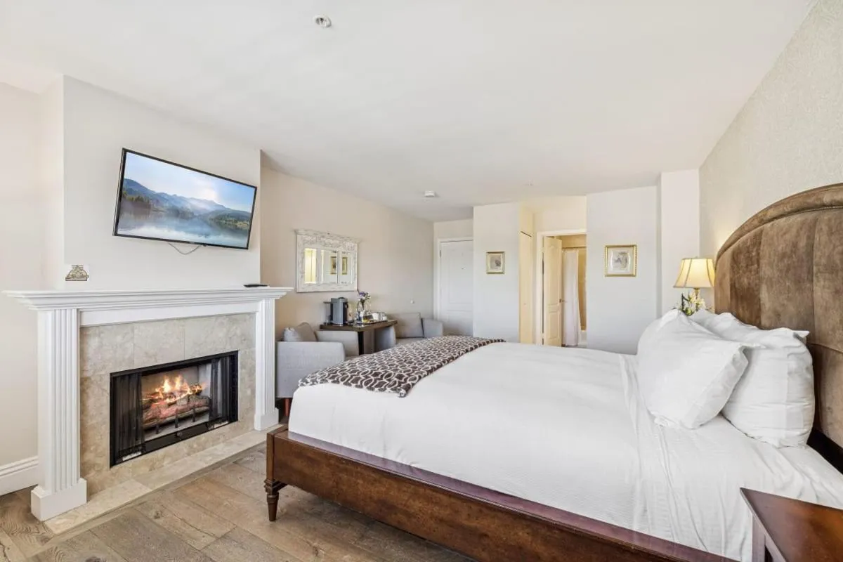 Other, Bed in Mirabelle Inn