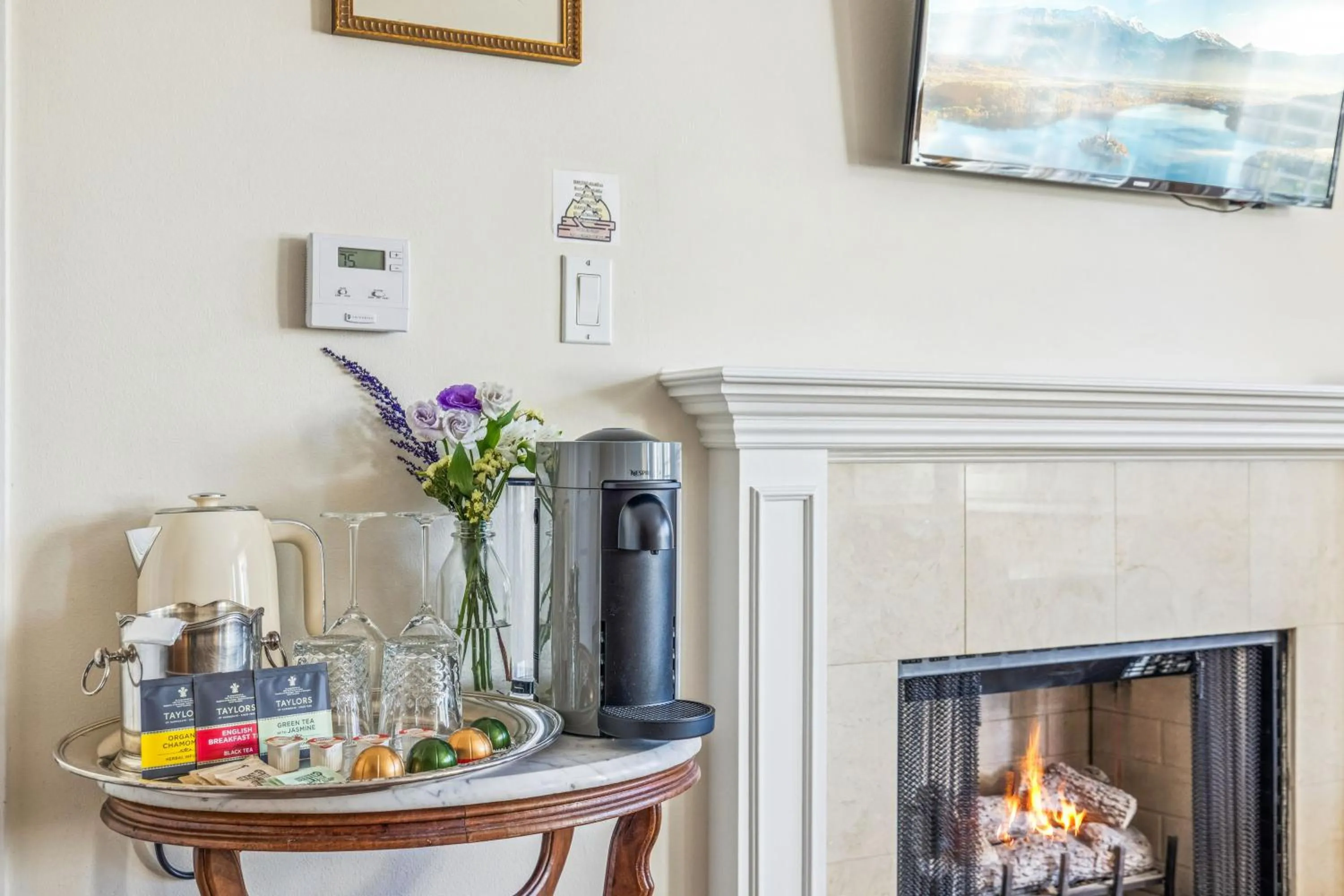Coffee/tea facilities in Mirabelle Inn