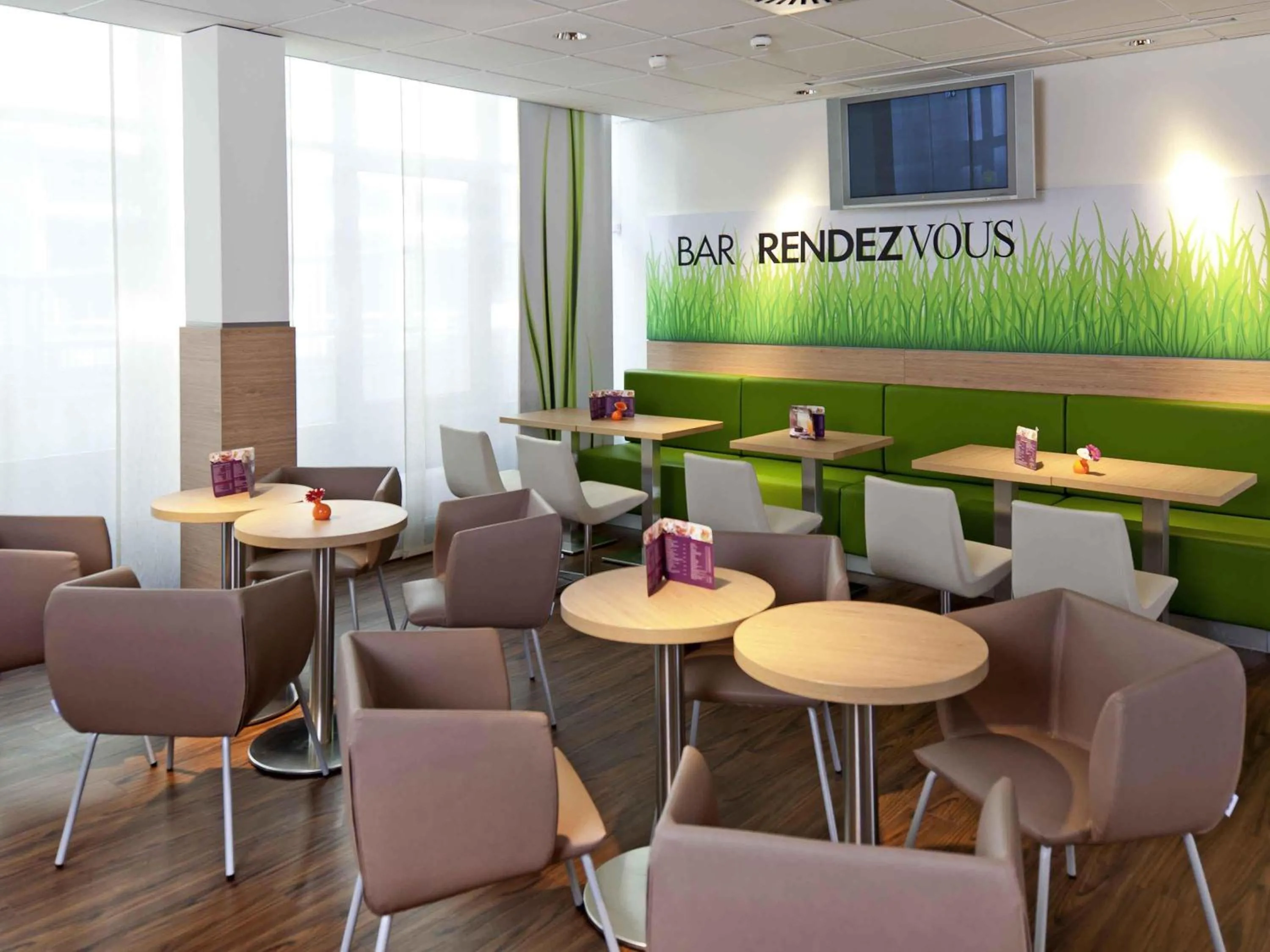 Lounge or bar in ibis Augsburg Hauptbahnhof