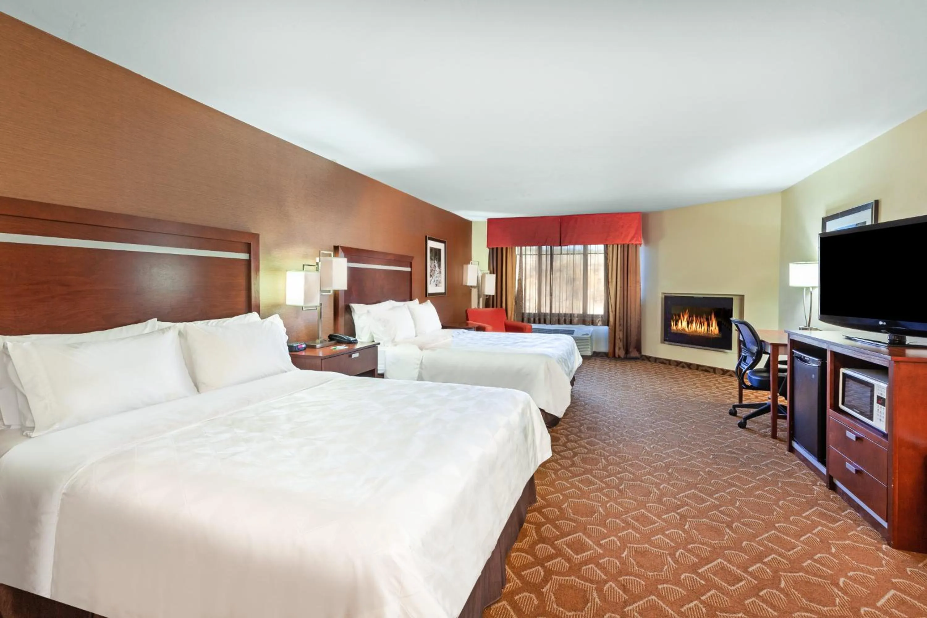 Photo of the whole room, Bed in Holiday Inn & Suites Durango Downtown by IHG