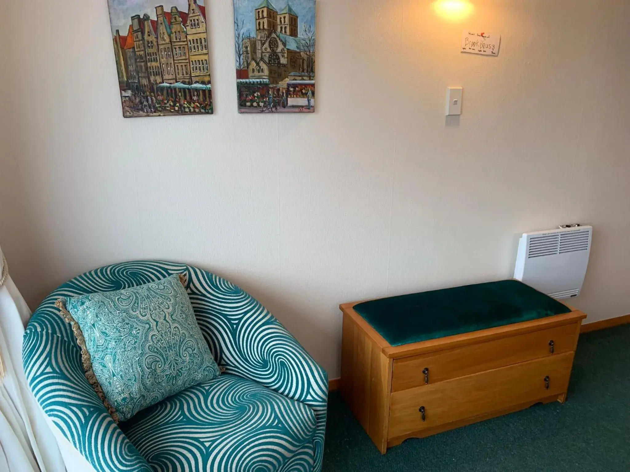 Queen Room - 2 in Brook House B&B & Cottages Queen Room - 2 in Brook House B&B & Cottages