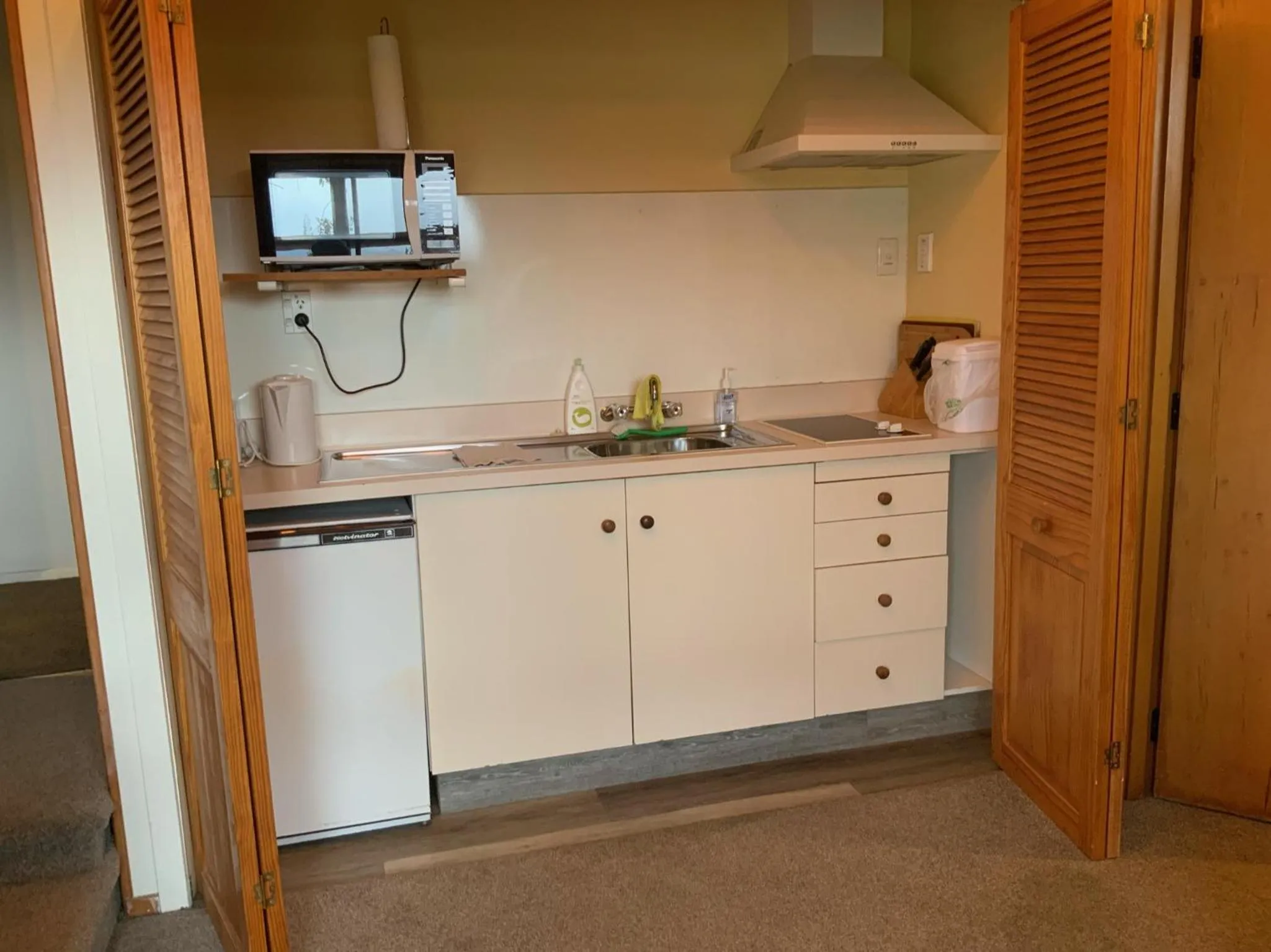 Kitchen or kitchenette in Brook House B&B & Cottages