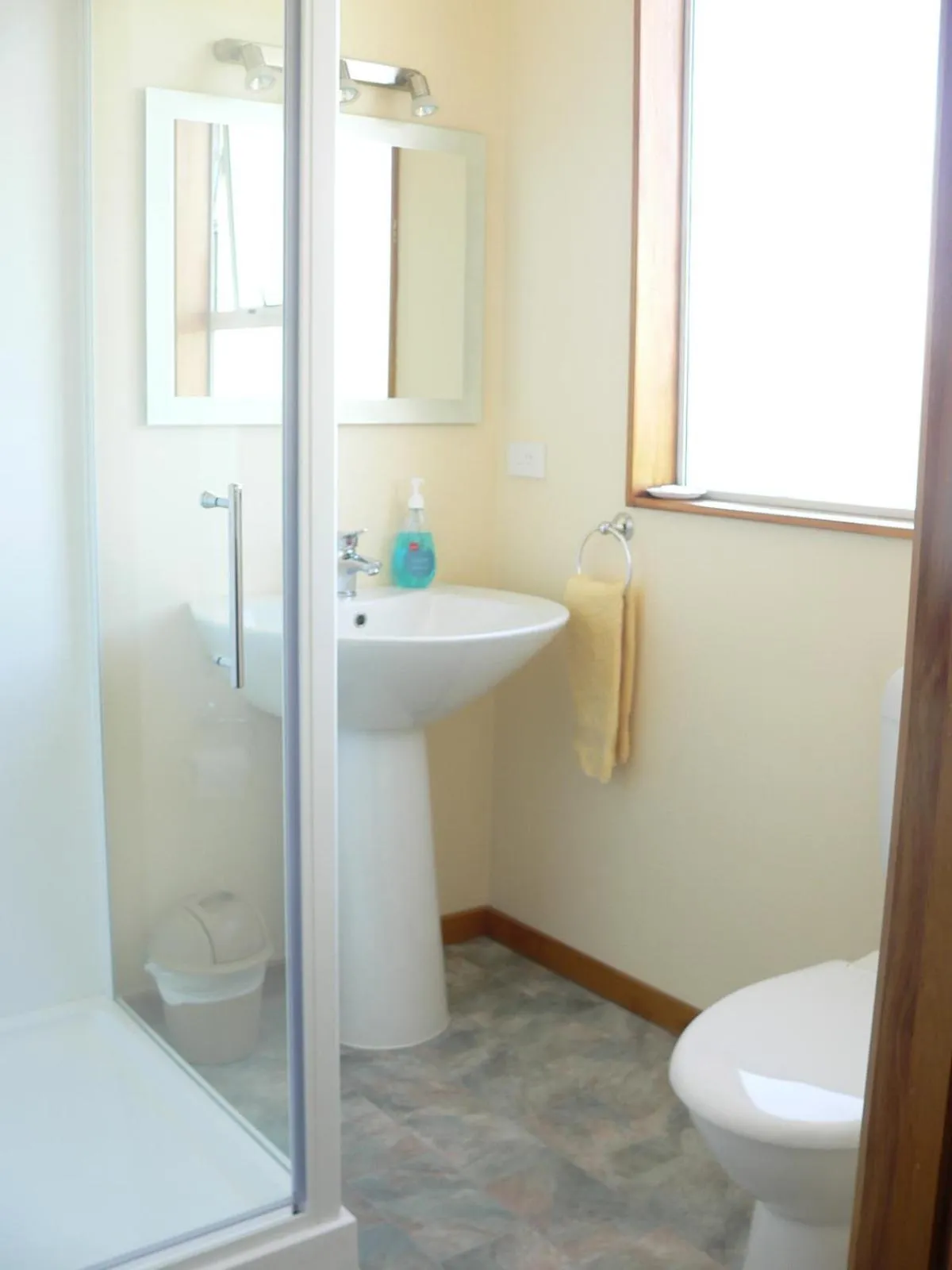 Bathroom in Brook House B&B & Cottages