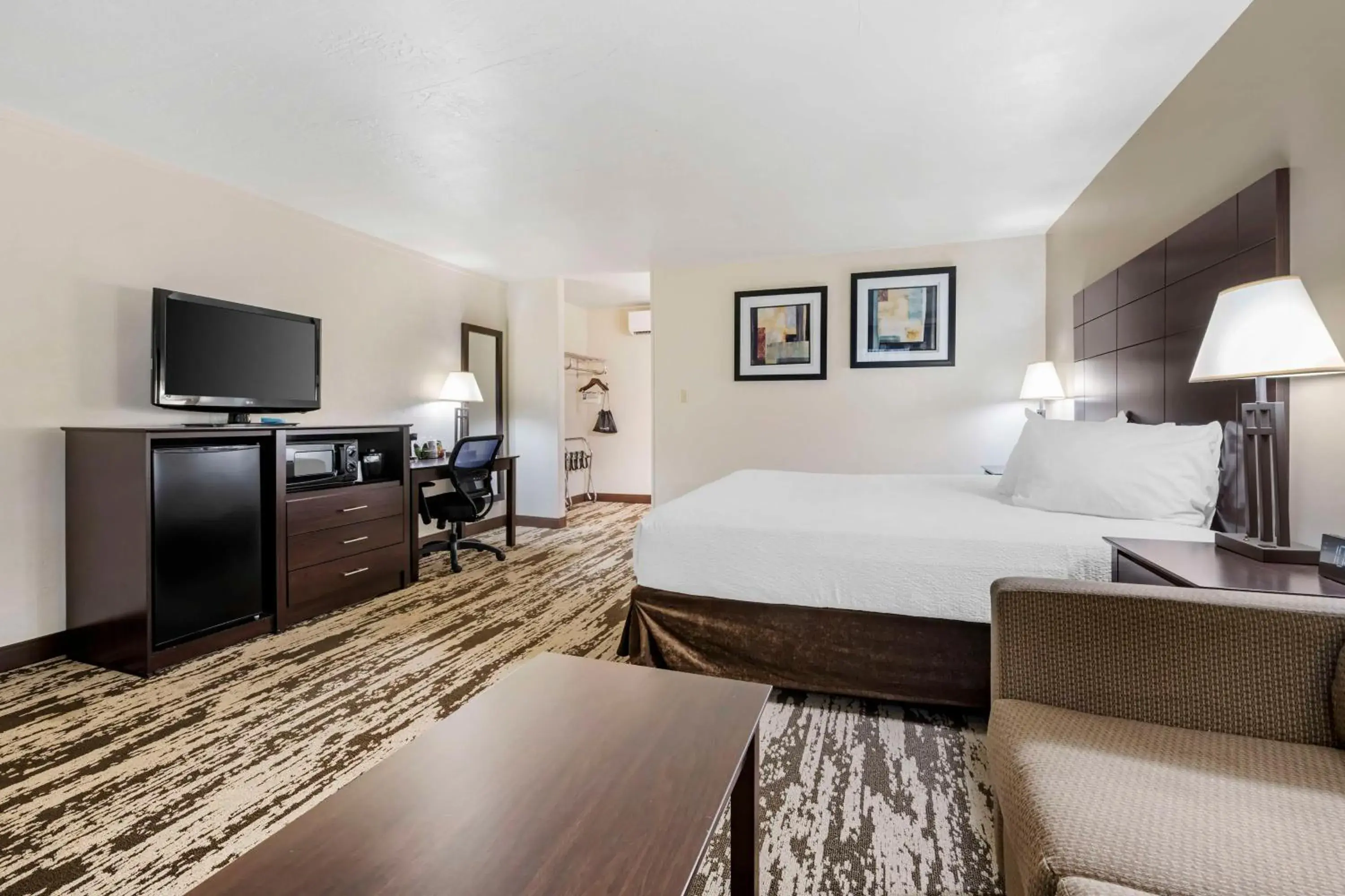 King Room with Kitchenette in Best Western Prescottonian King Room with Kitchenette in Best Western Prescottonian