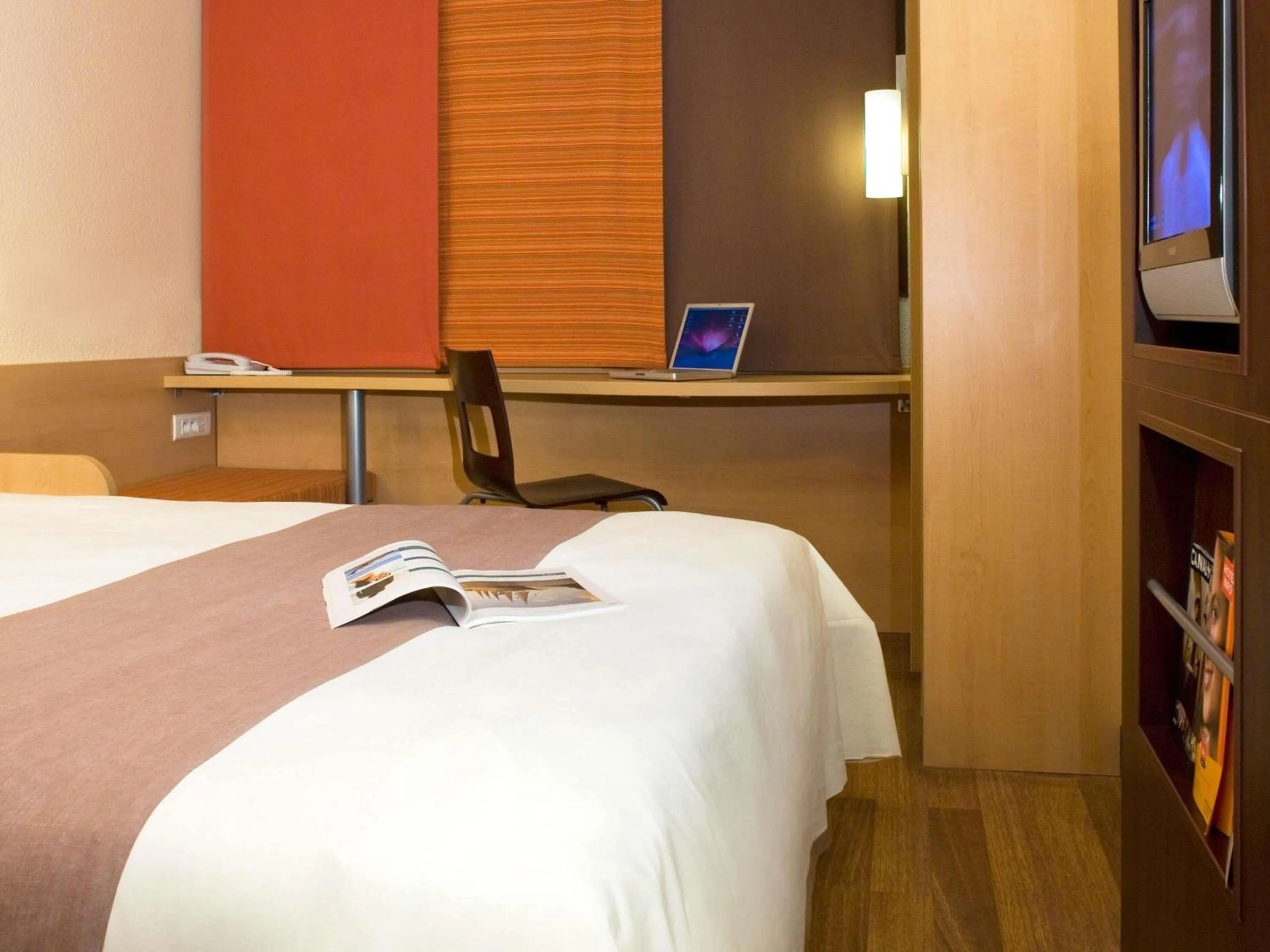 Property building, Bed in ibis Carlisle City Centre