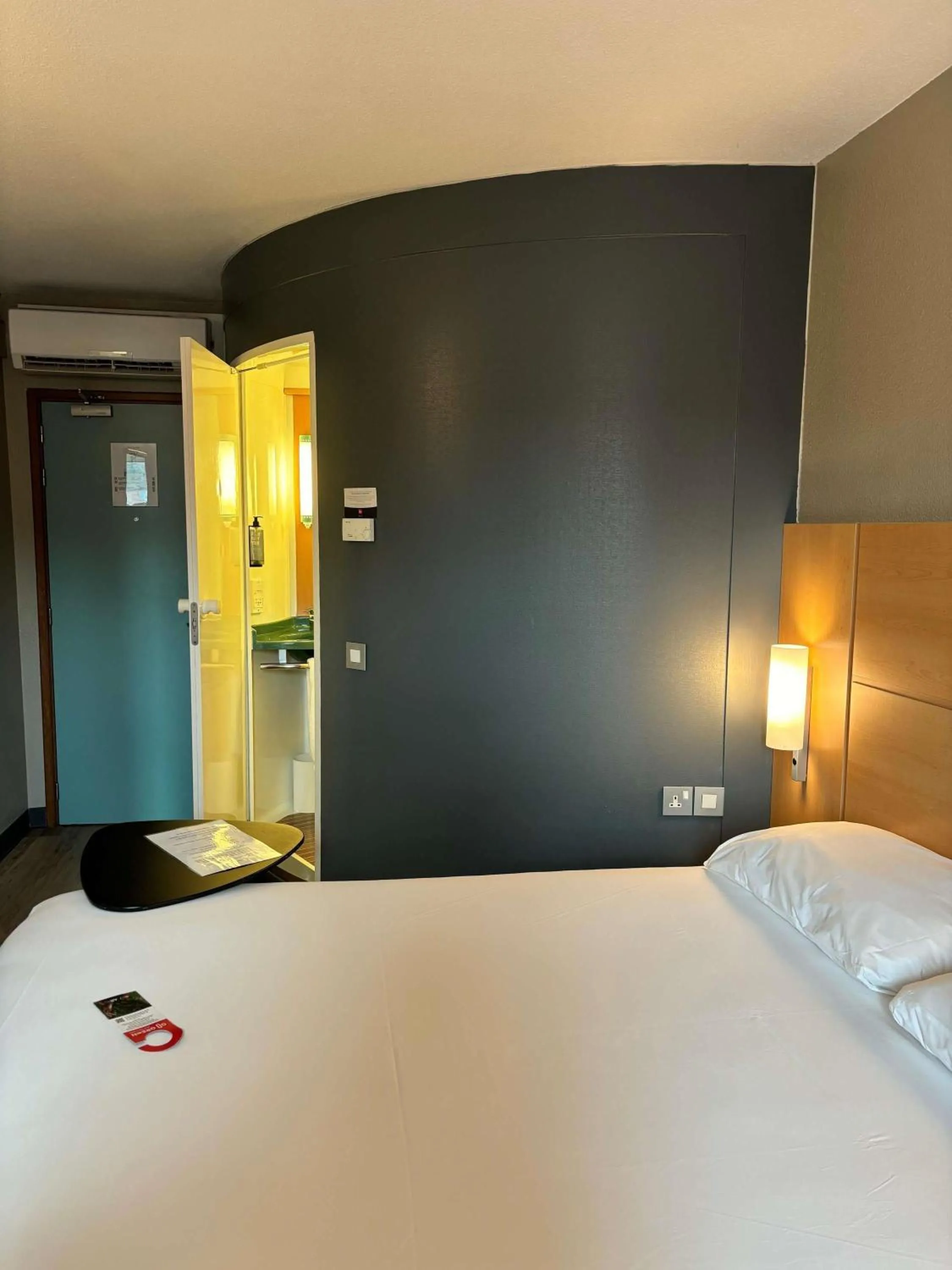 Bedroom, Bed in ibis Carlisle City Centre