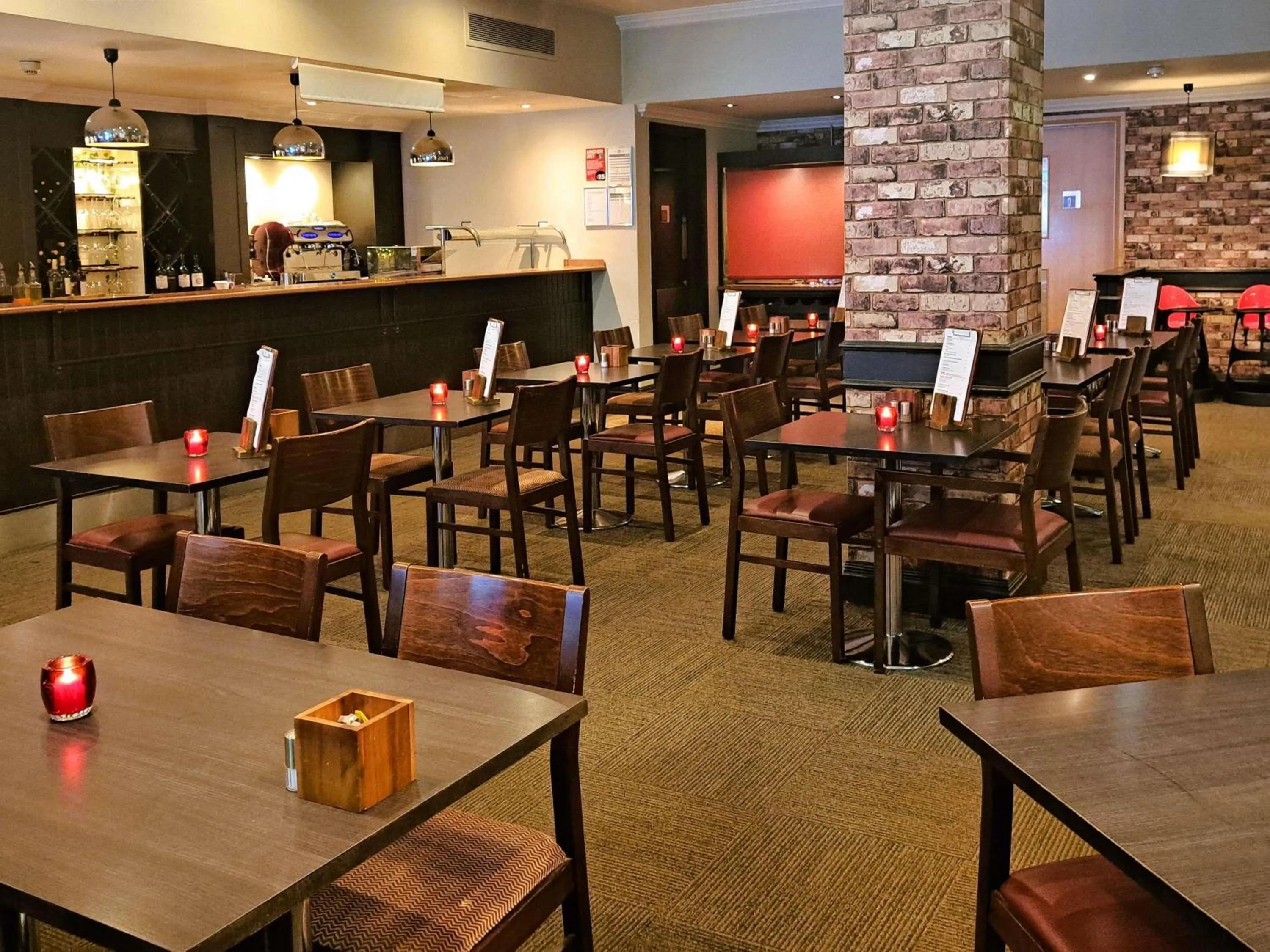 Lounge or bar in ibis Carlisle City Centre