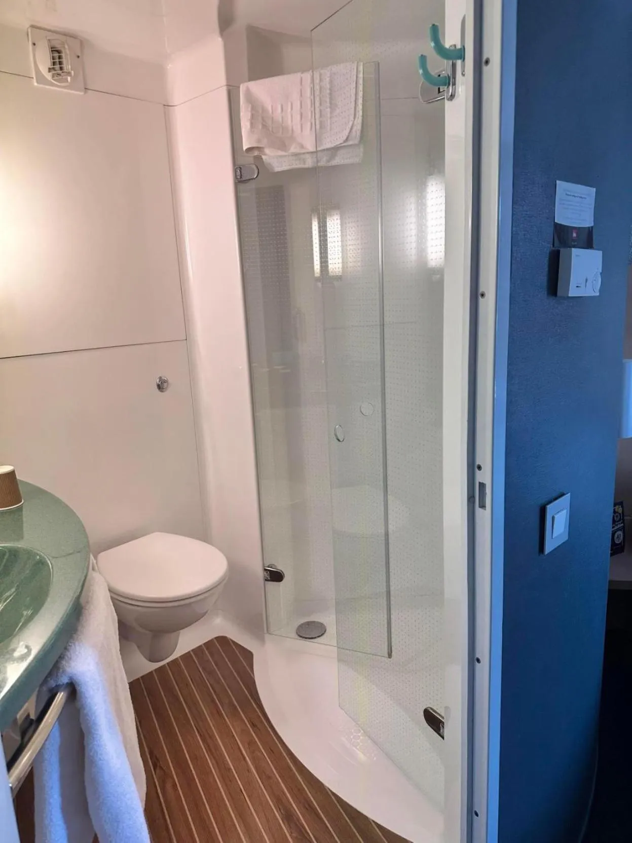 Bathroom in ibis Carlisle City Centre