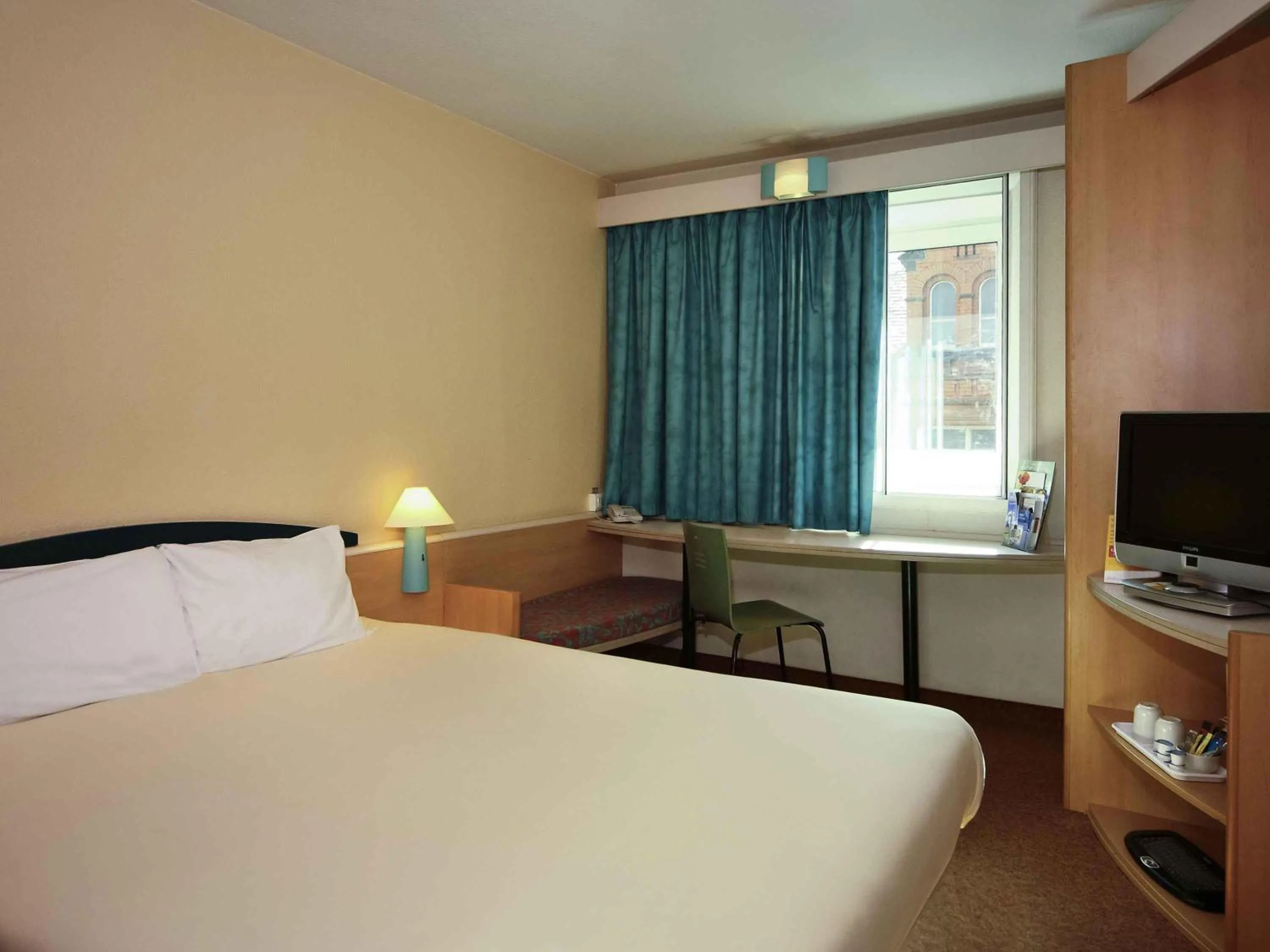 Bedroom, Bed in ibis Carlisle City Centre