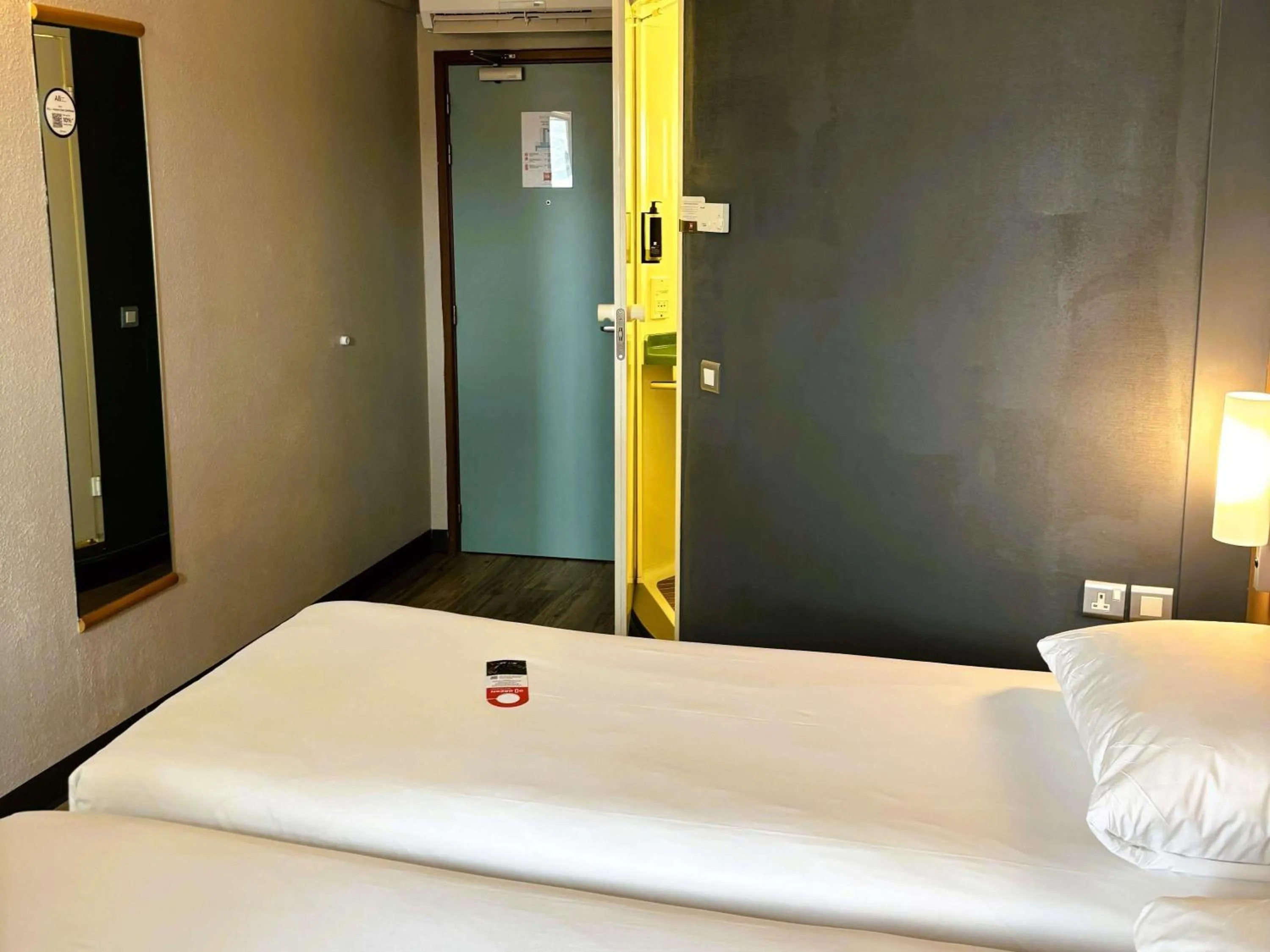 Bedroom, Bed in ibis Carlisle City Centre