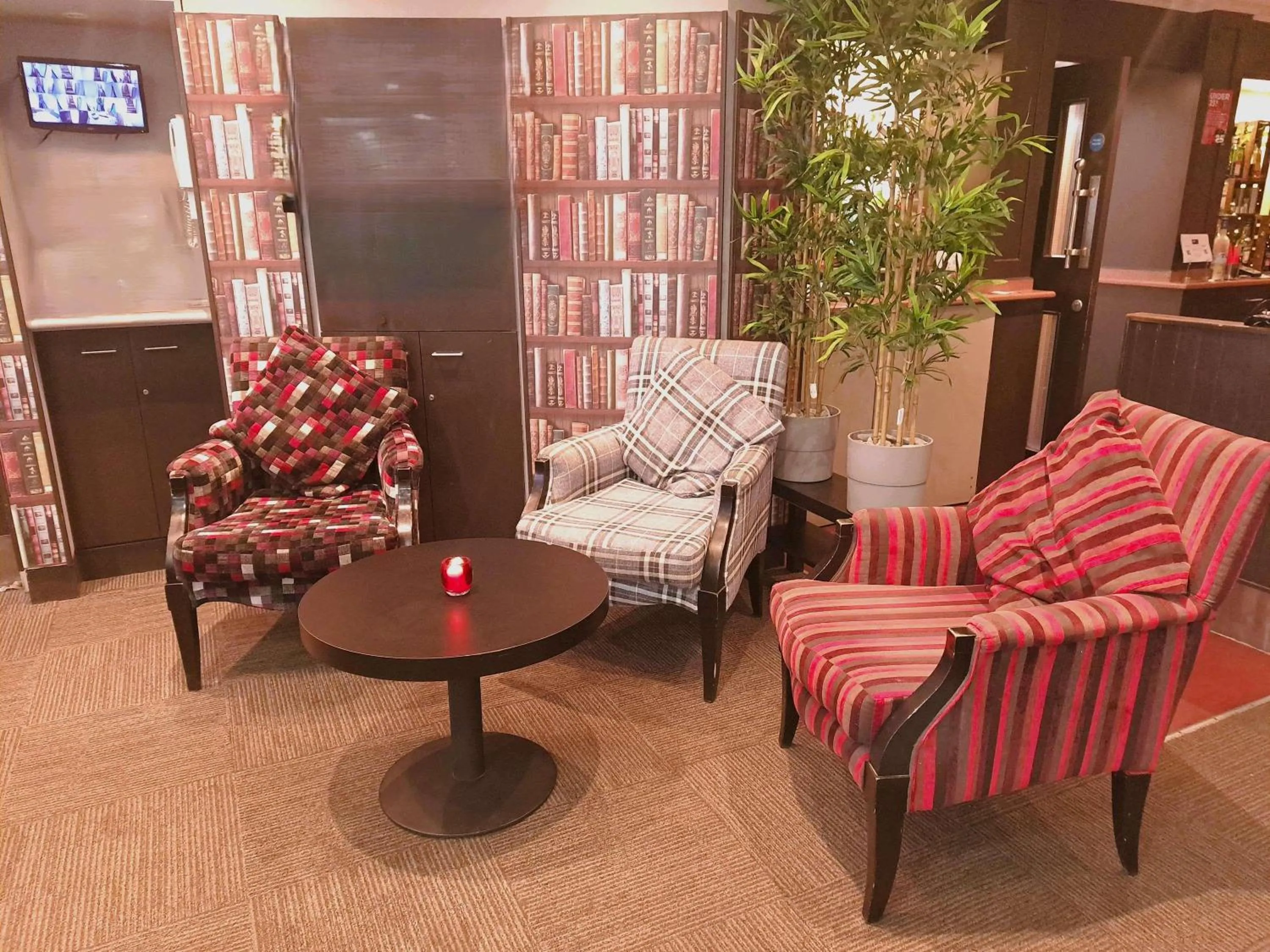 Lounge or bar in ibis Carlisle City Centre