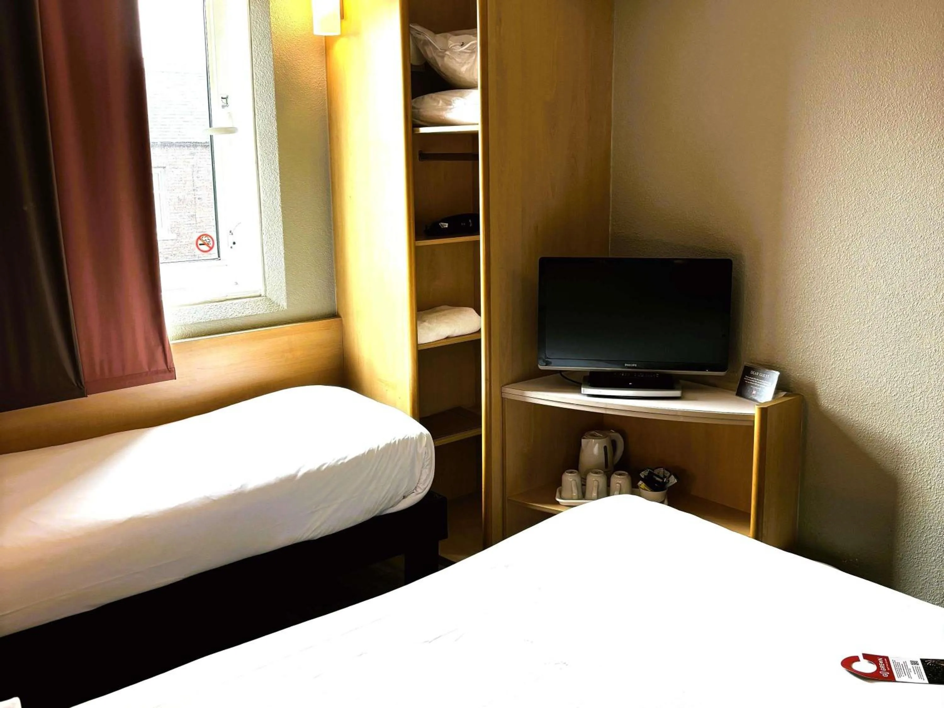 Bedroom, Bed in ibis Carlisle City Centre