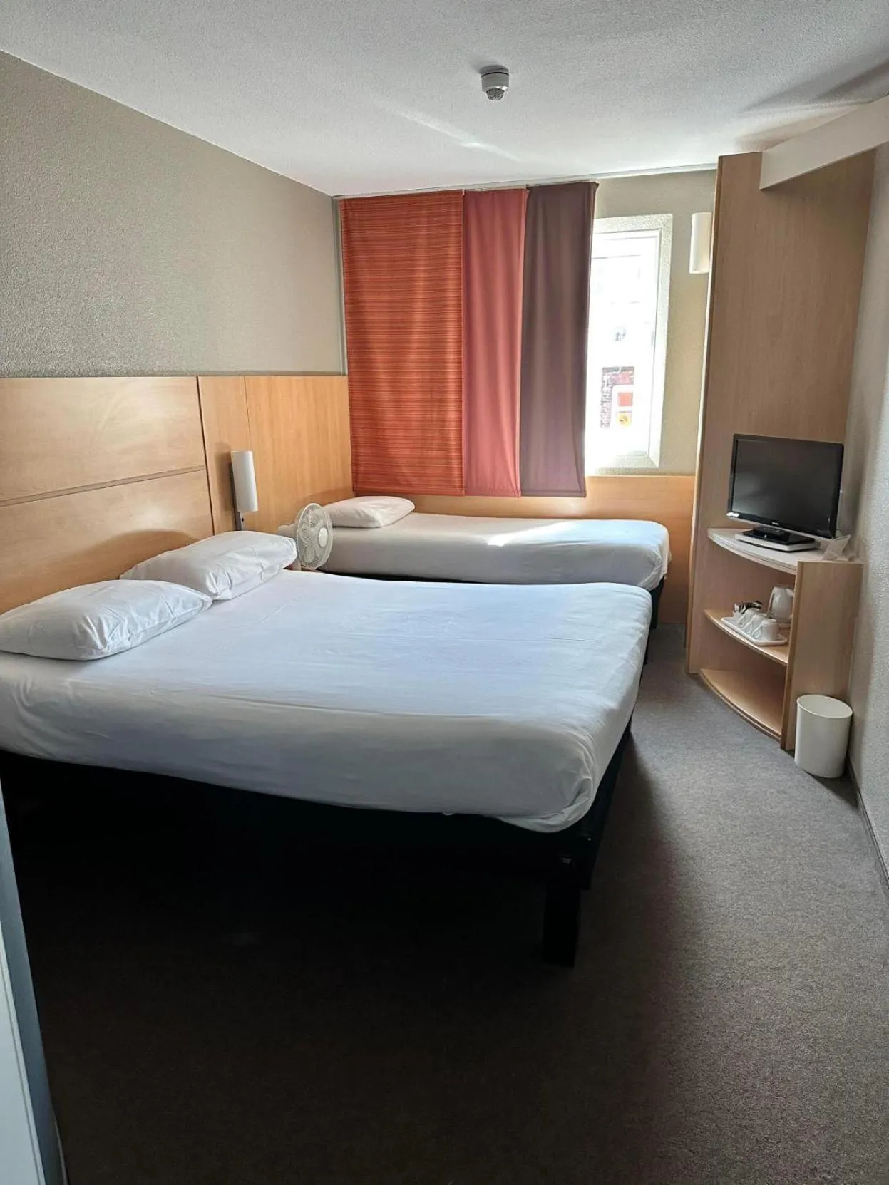 Bedroom, Bed in ibis Carlisle City Centre