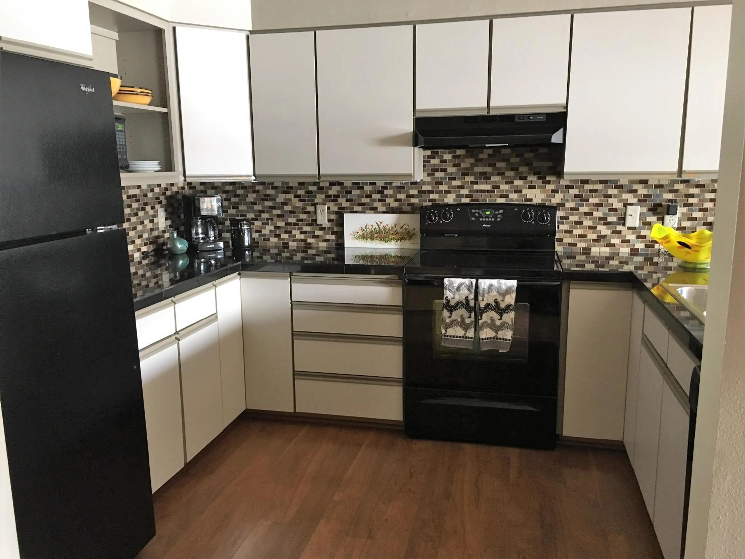 Kitchen or kitchenette in Der Sportsmann Suites