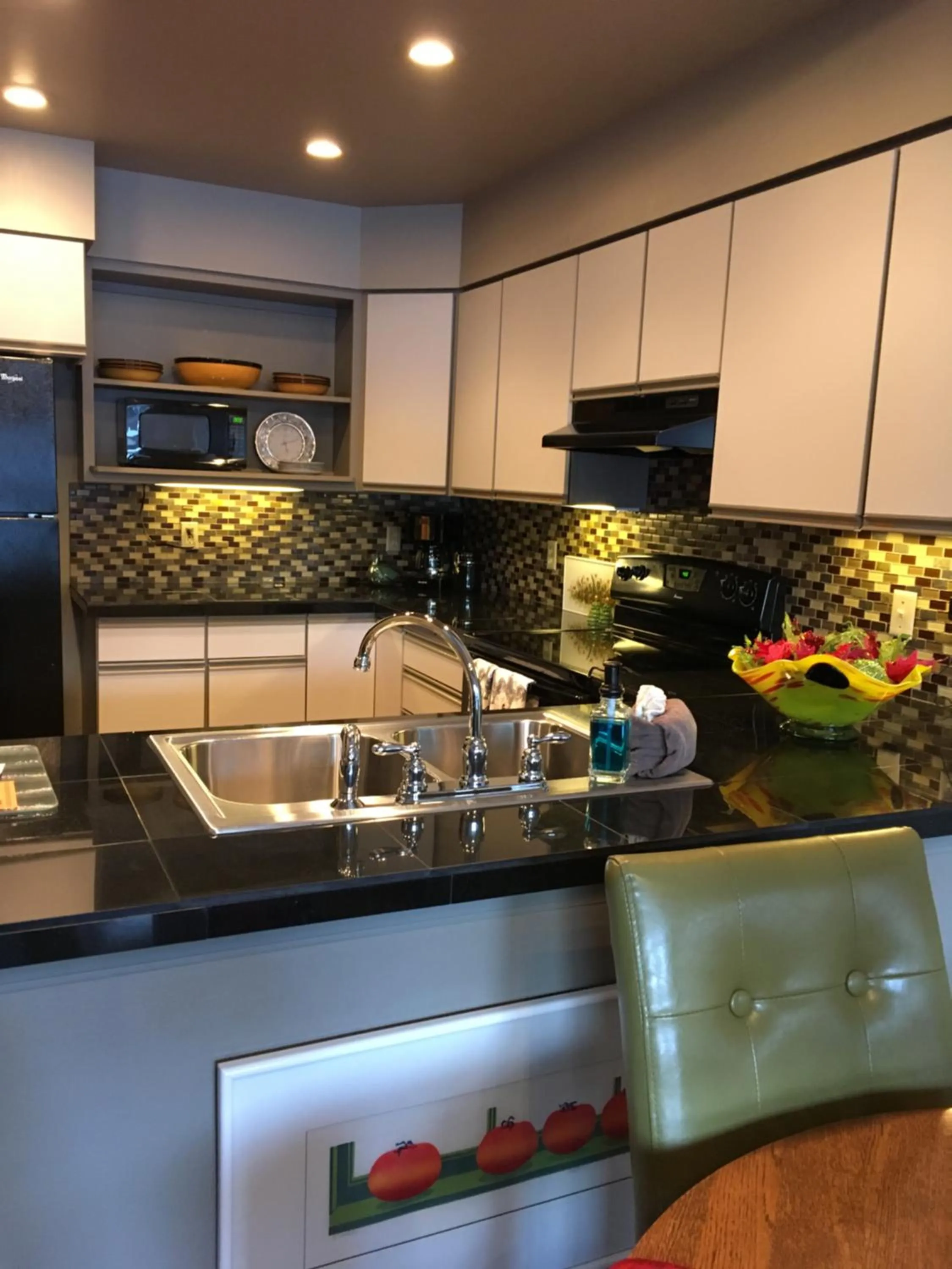 Kitchen or kitchenette in Der Sportsmann Suites