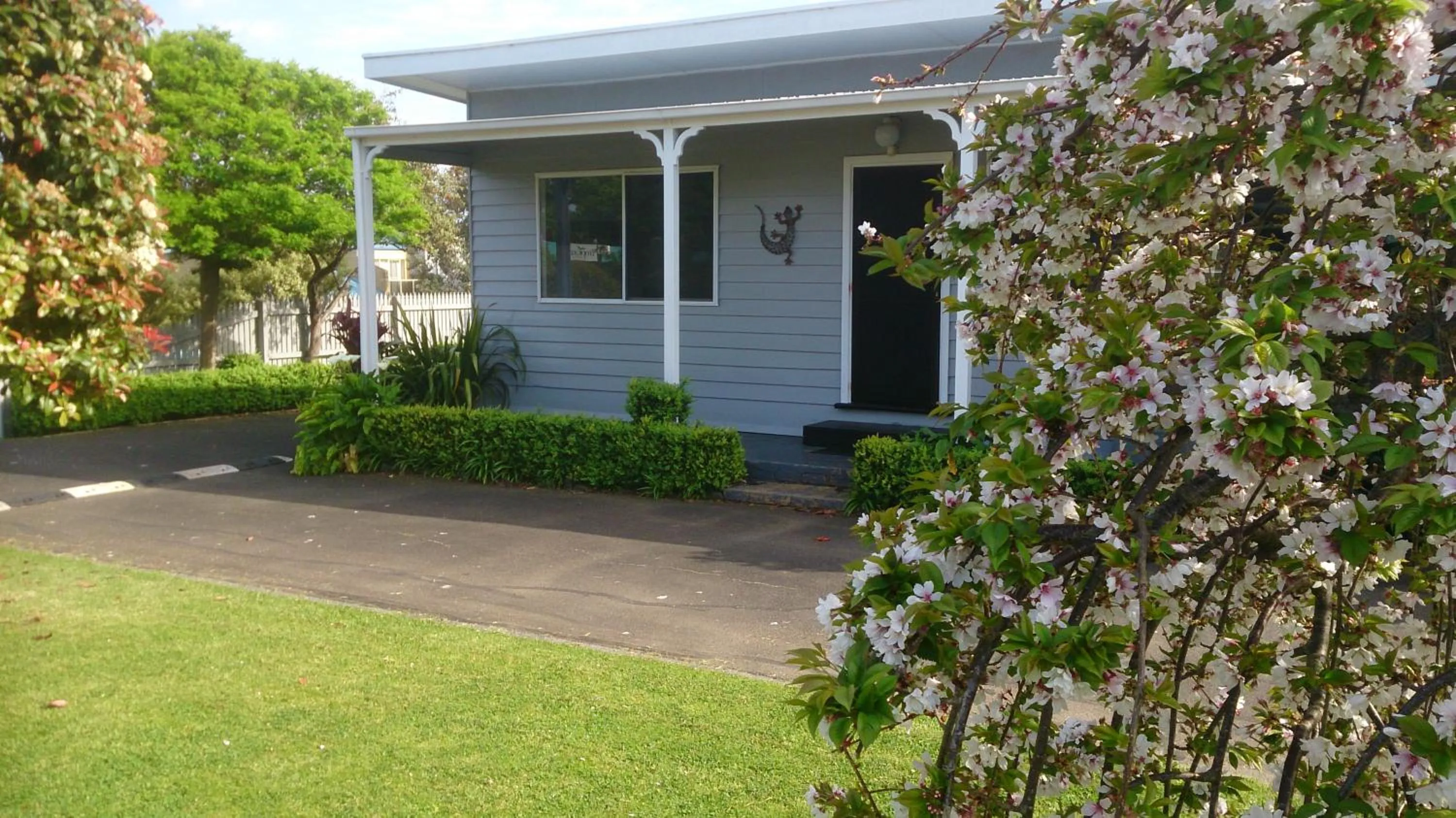 Property building in Phillip Island Cottages