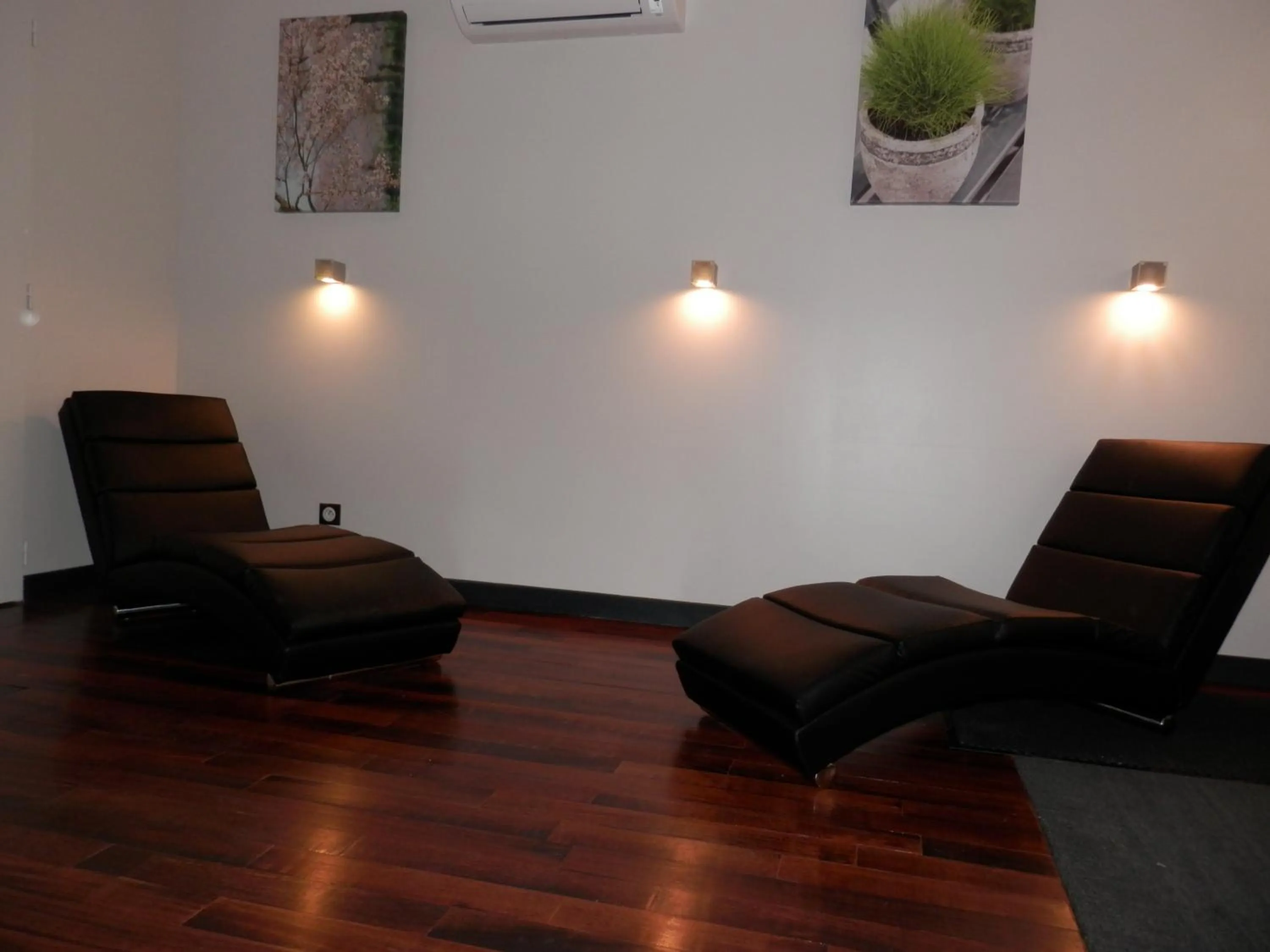 Steam room in Appart-hôtel Chanzy / Angoulême