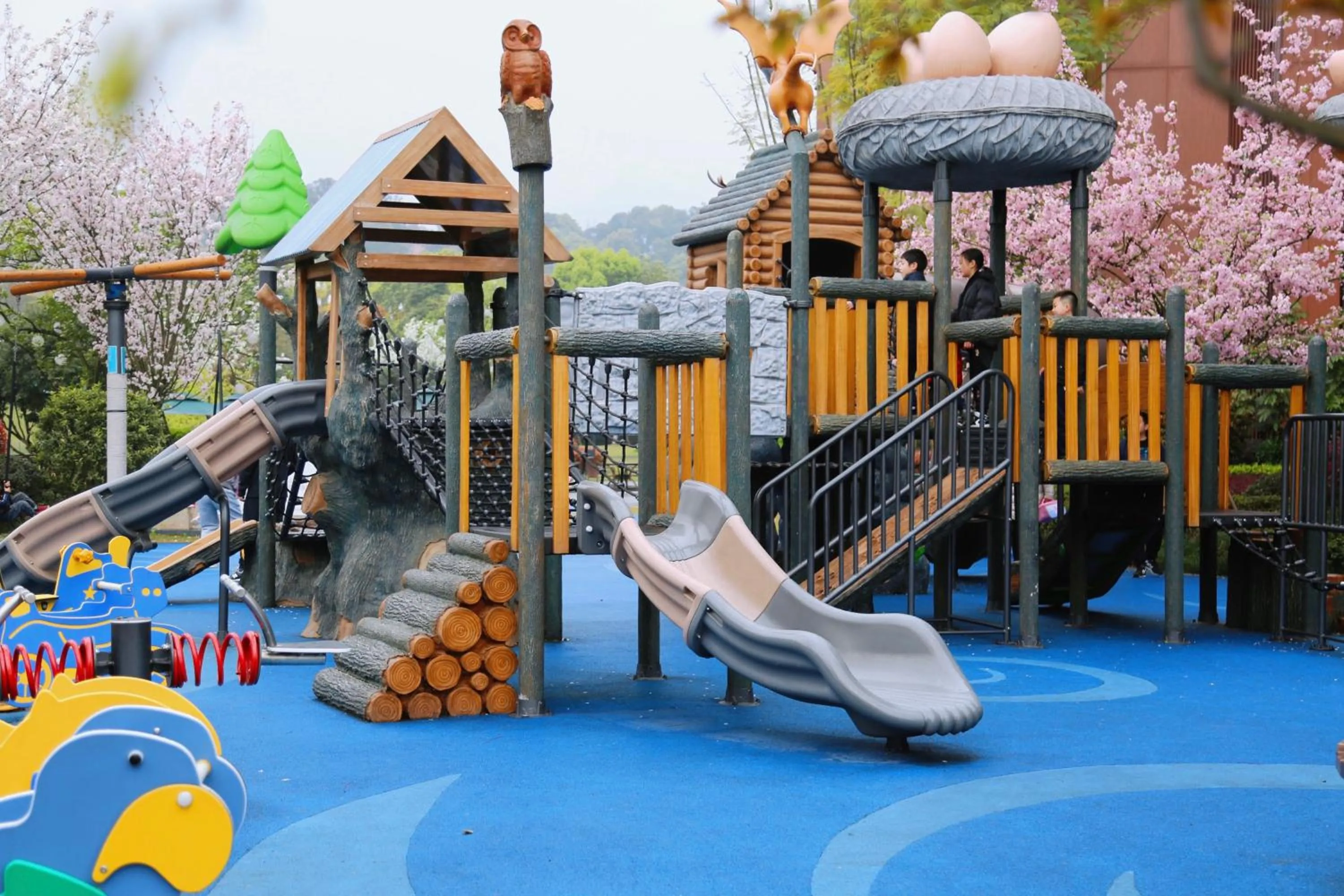 Children play ground in Le Meridien Emei Mountain Resort