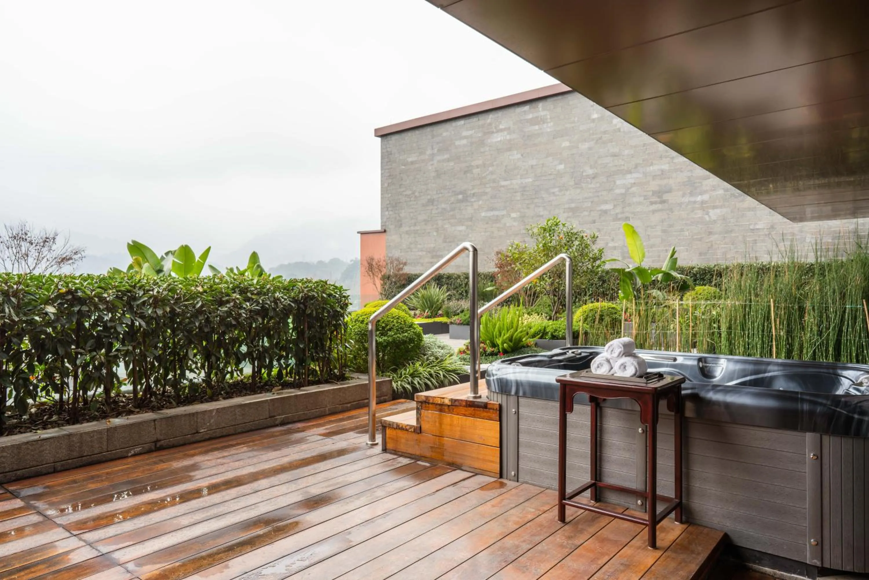 Property building in Le Meridien Emei Mountain Resort