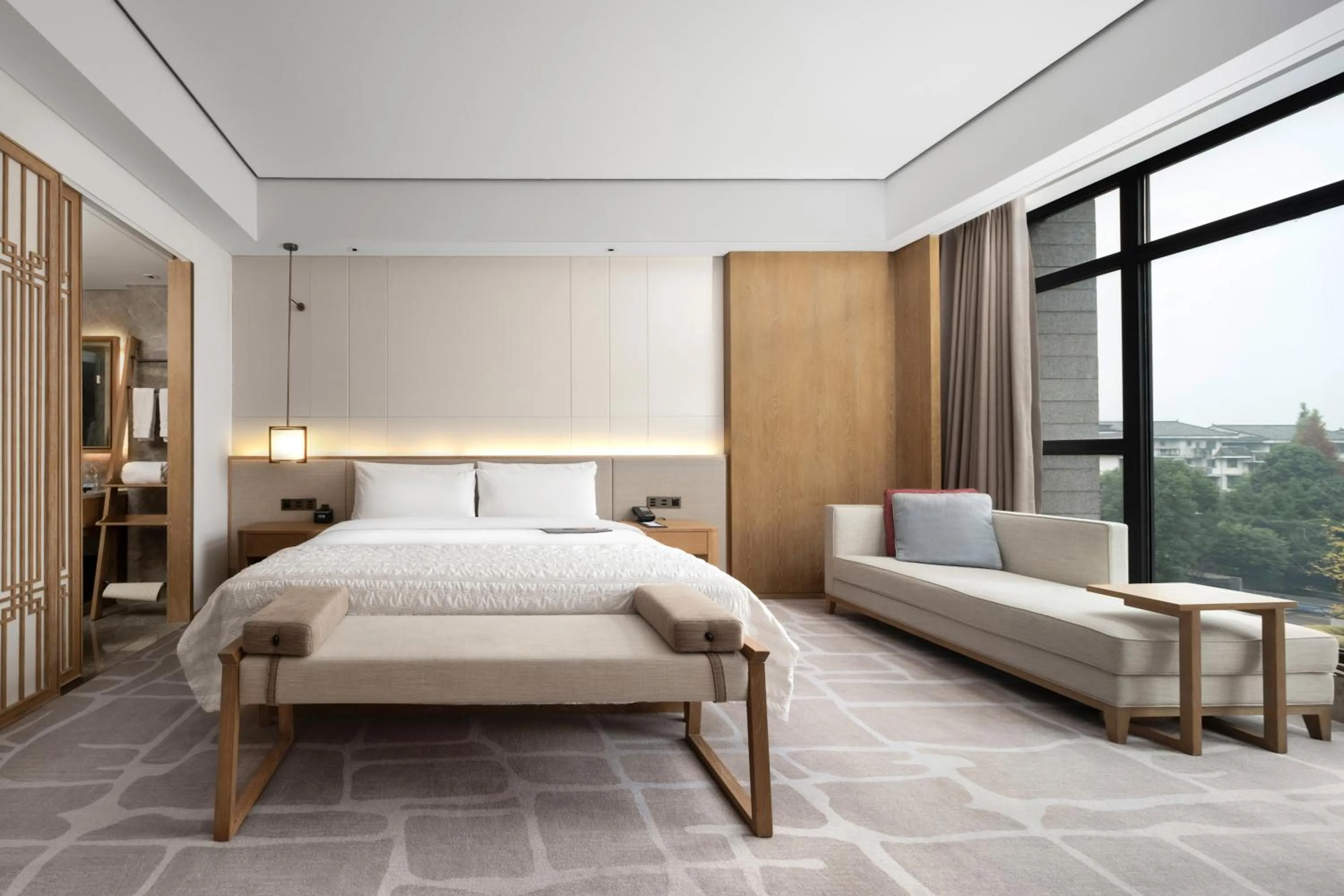 Bedroom, Bed in Le Meridien Emei Mountain Resort