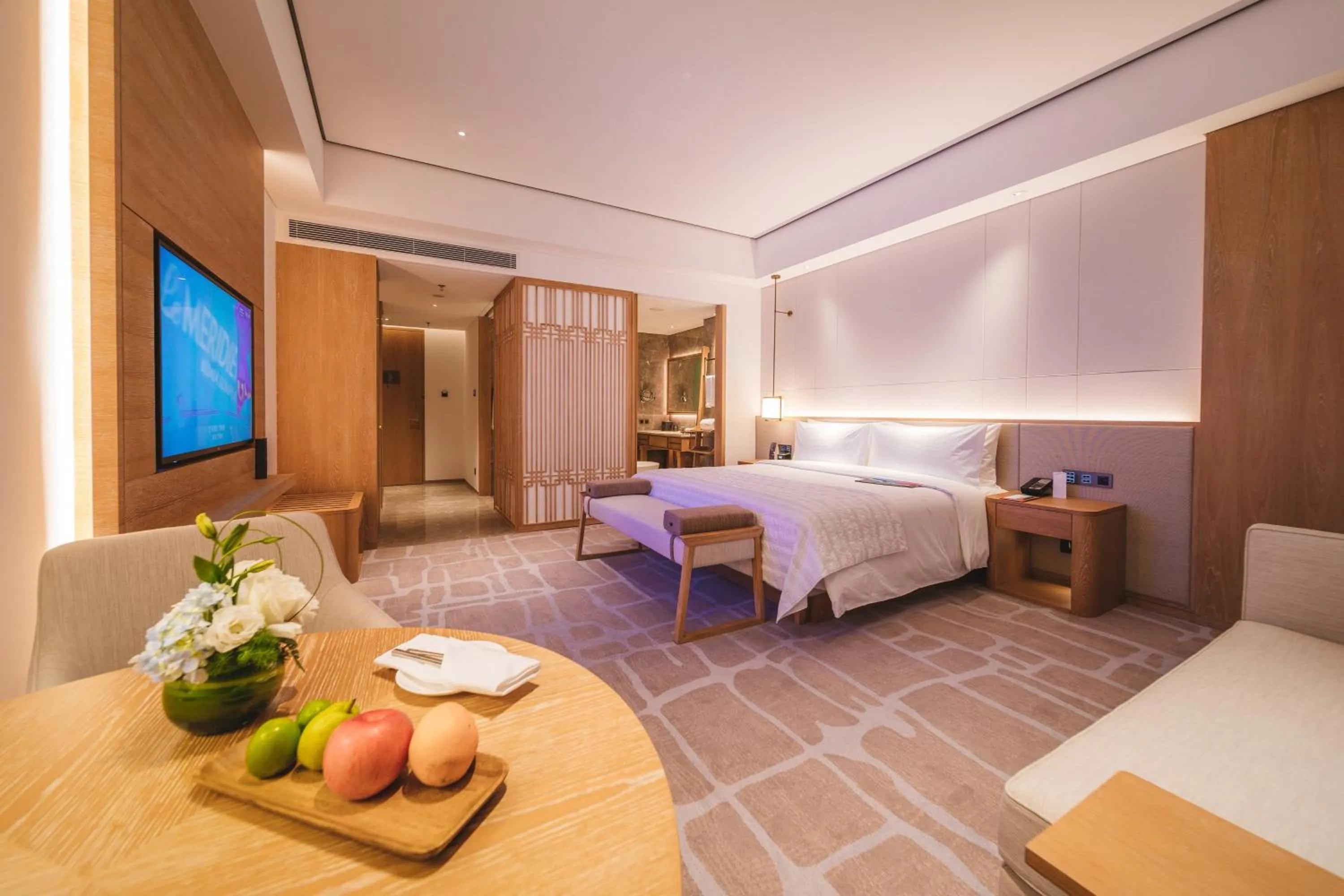 Photo of the whole room, Bed in Le Meridien Emei Mountain Resort