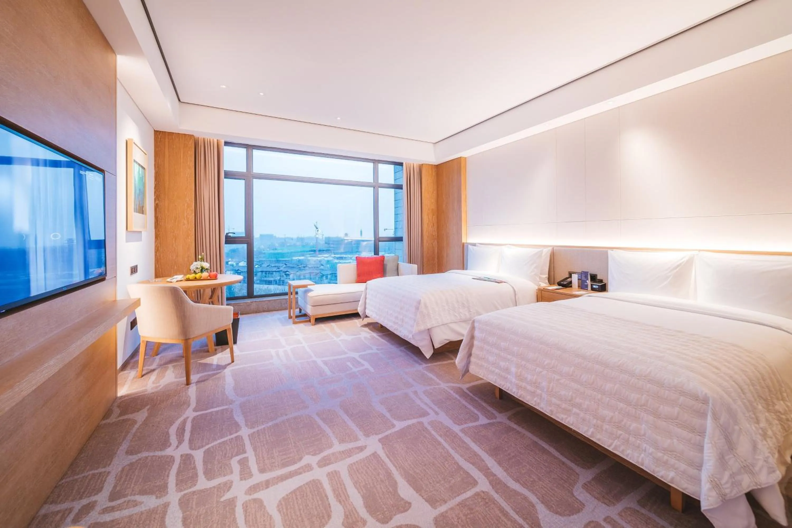 Photo of the whole room, Bed in Le Meridien Emei Mountain Resort