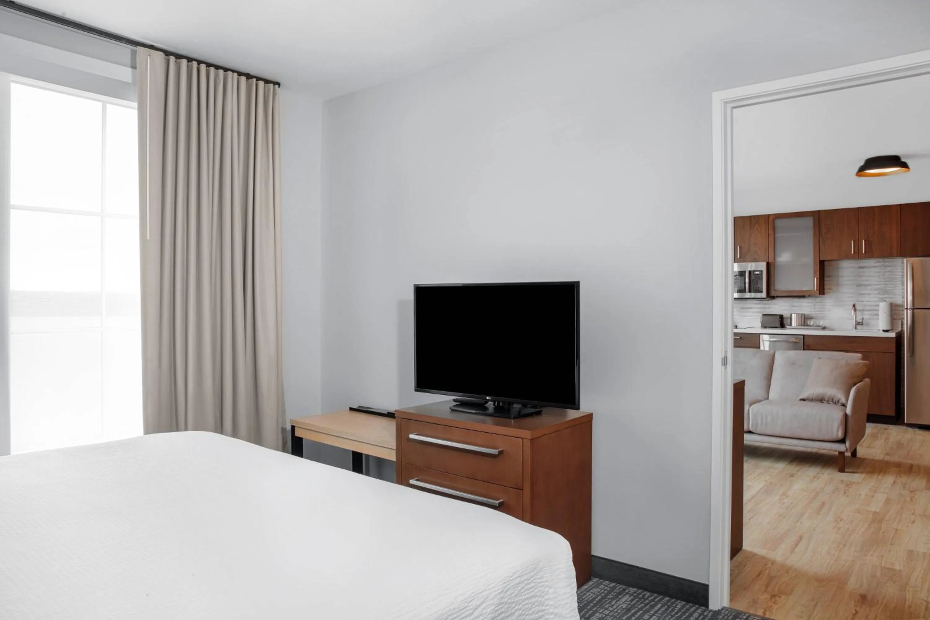 Bedroom, Bed in Residence Inn by Marriott Norwalk