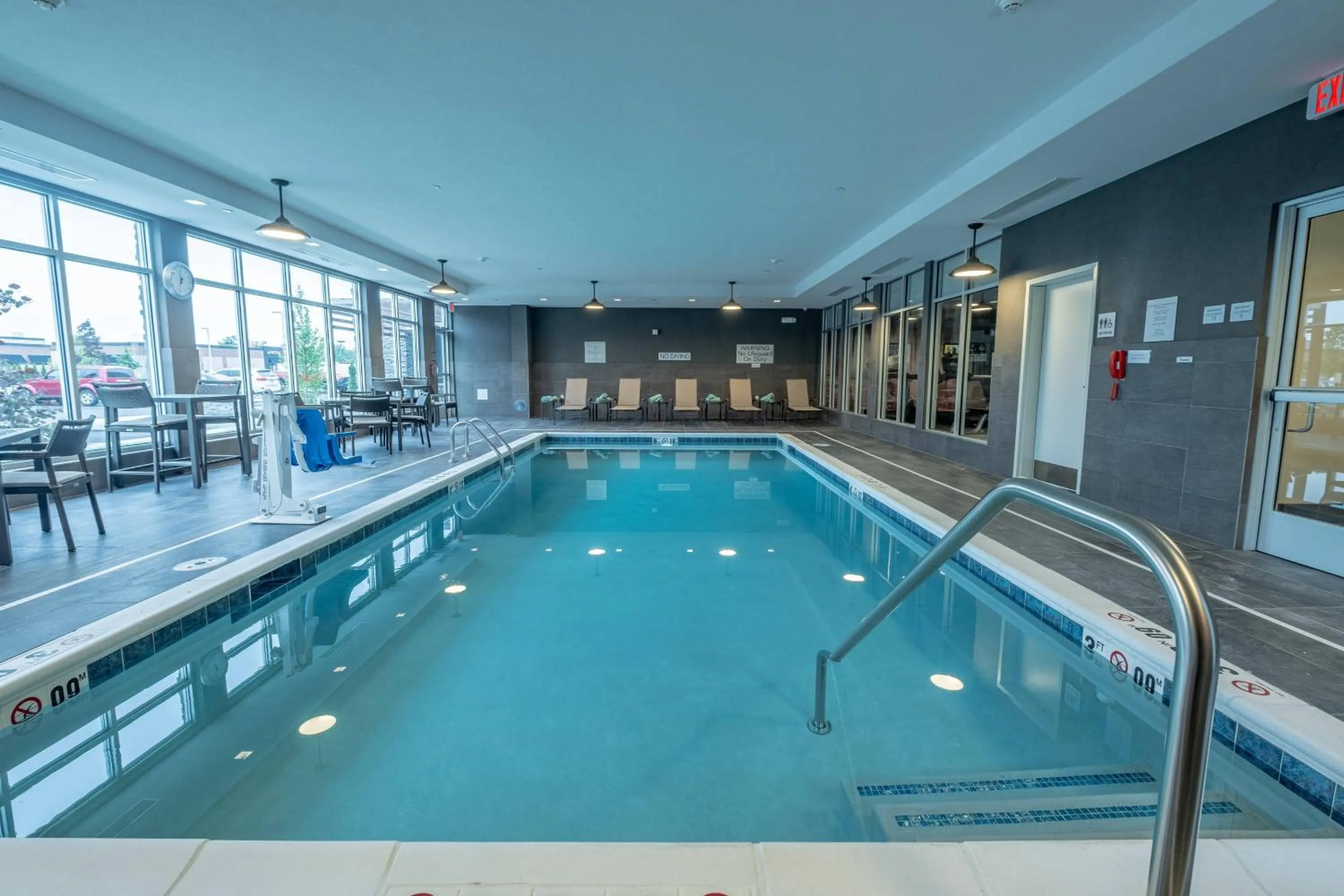 Swimming pool in Courtyard by Marriott Toledo West