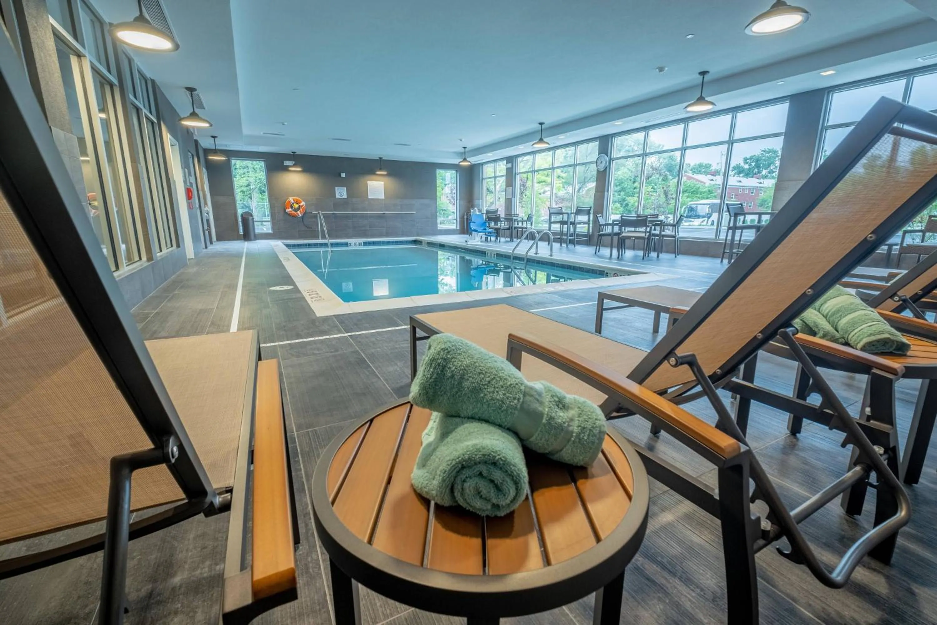 Swimming pool in Courtyard by Marriott Toledo West