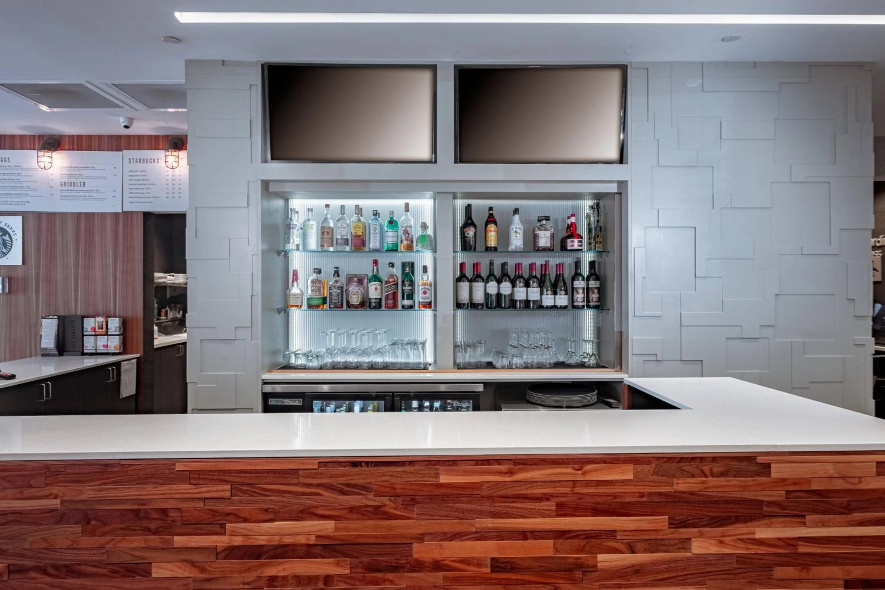 Lounge or bar in Courtyard by Marriott Toledo West