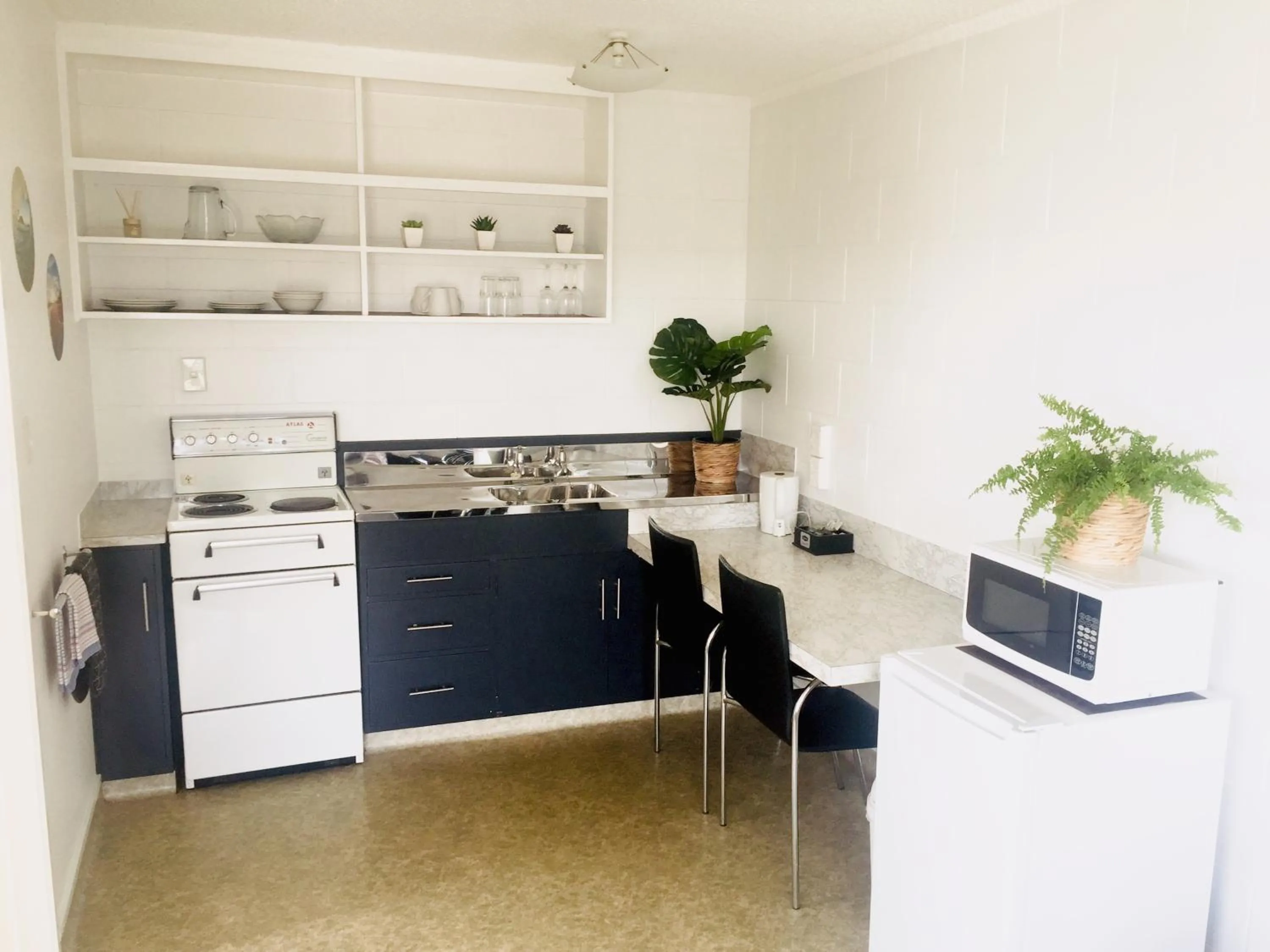 Kitchen or kitchenette in Blue Haven Motel